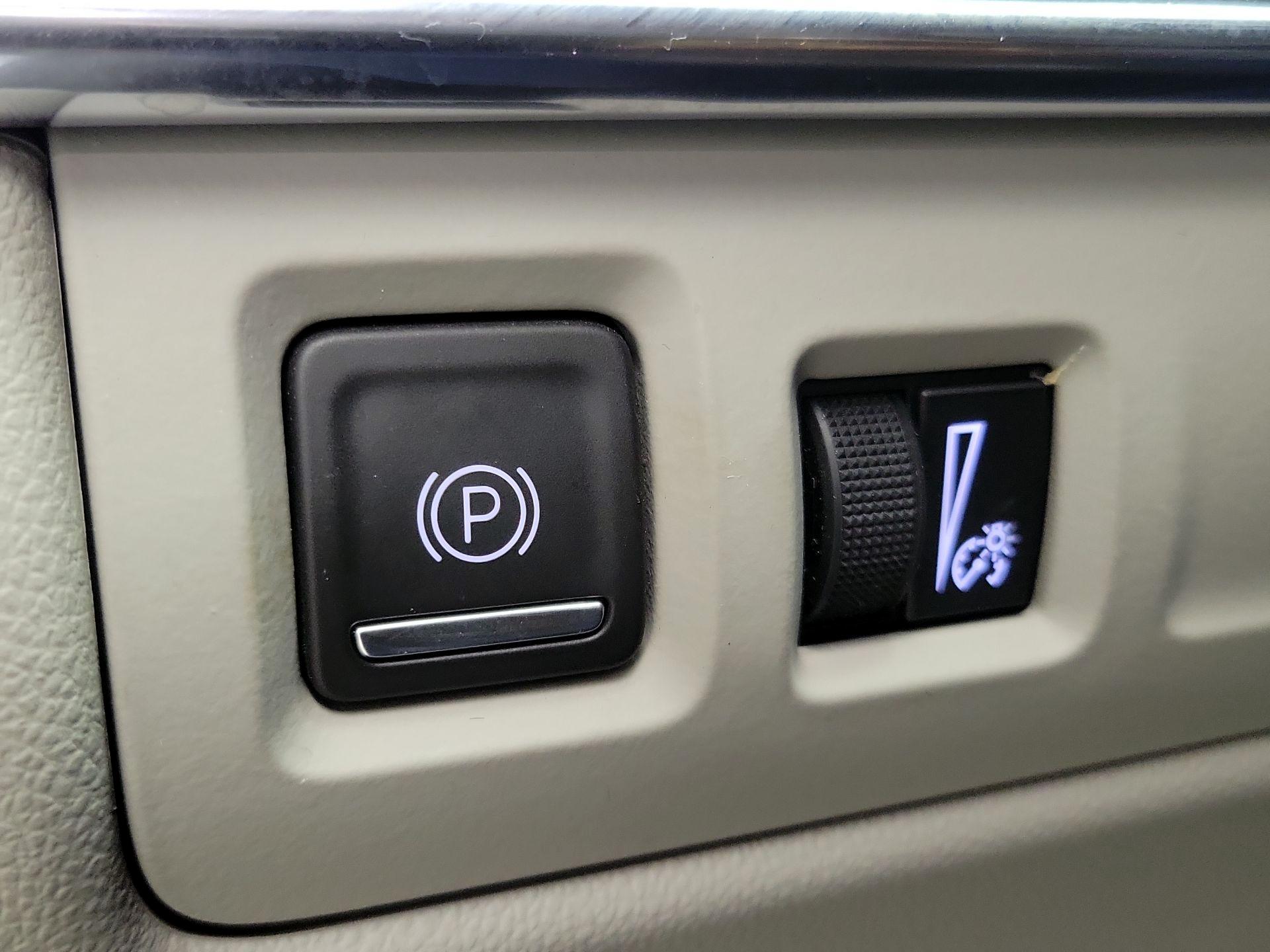 Thumbnail: 2023 Cadillac XT4 - 13