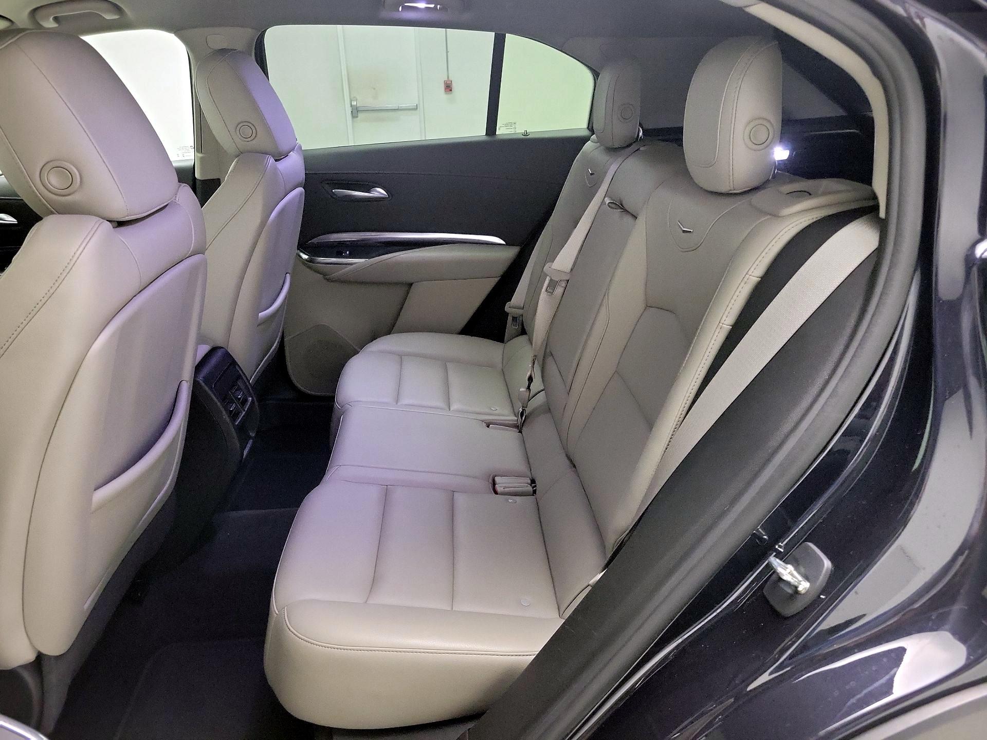 Thumbnail: 2023 Cadillac XT4 - 19