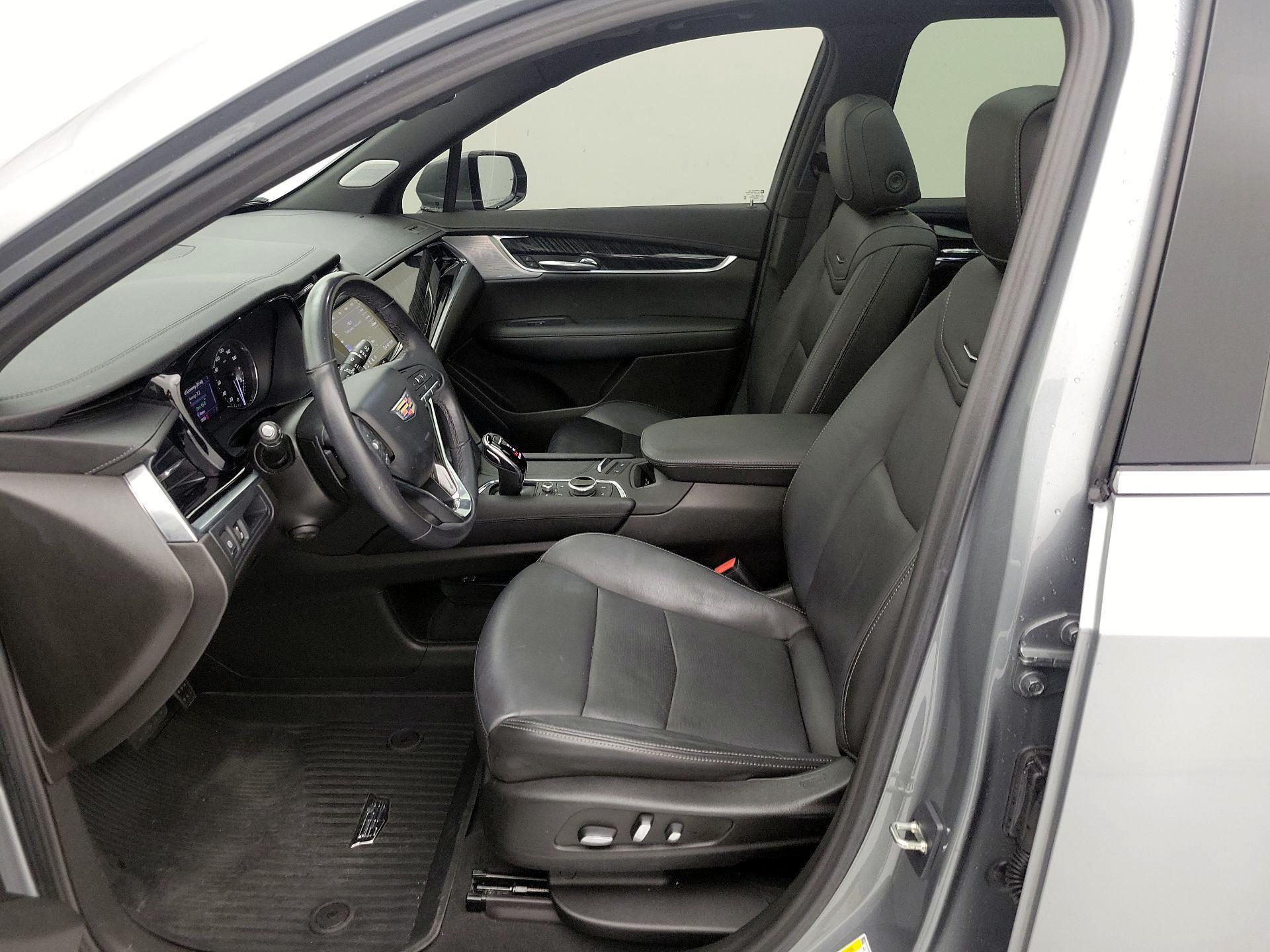 Thumbnail: 2023 Cadillac XT6 - 11