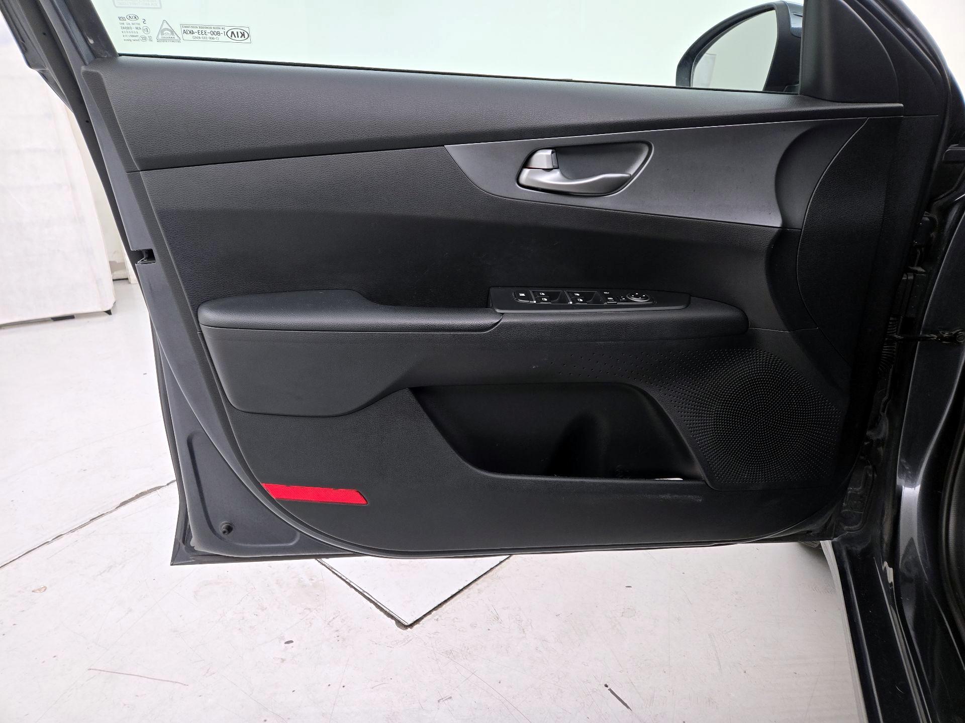 Thumbnail: 2021 Kia Forte - 12