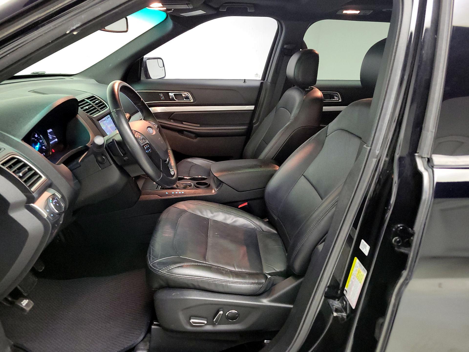 Thumbnail: 2016 Ford Explorer - 11