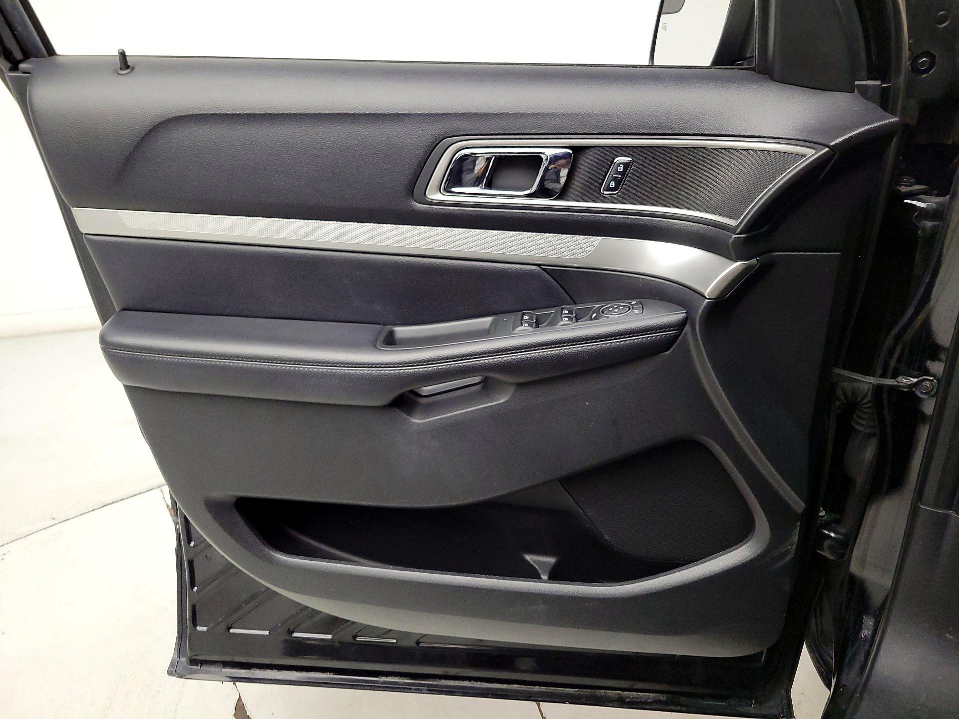 Thumbnail: 2016 Ford Explorer - 12