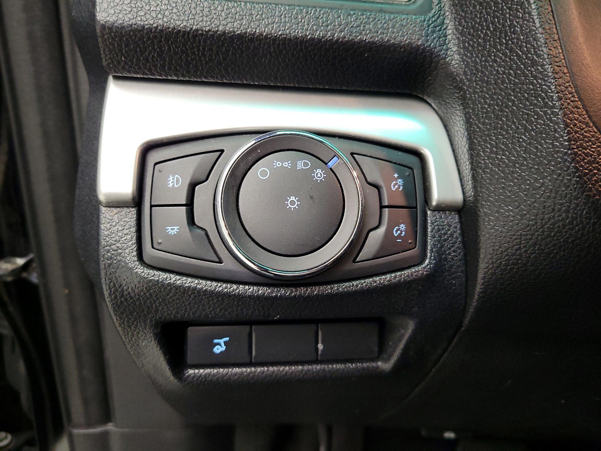 Thumbnail: 2016 Ford Explorer - 13