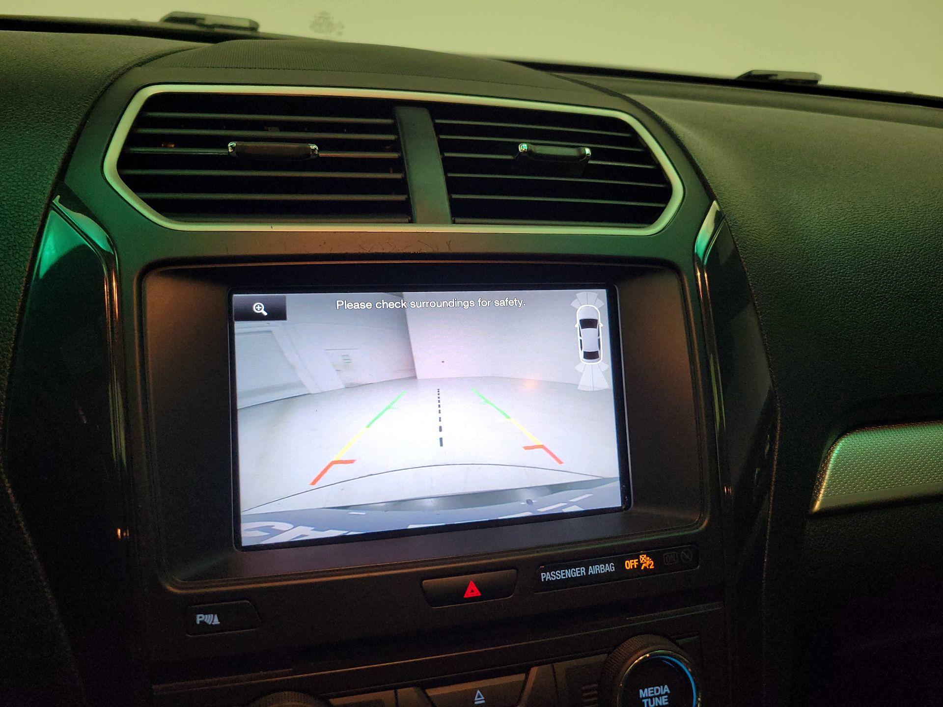 Thumbnail: 2016 Ford Explorer - 15