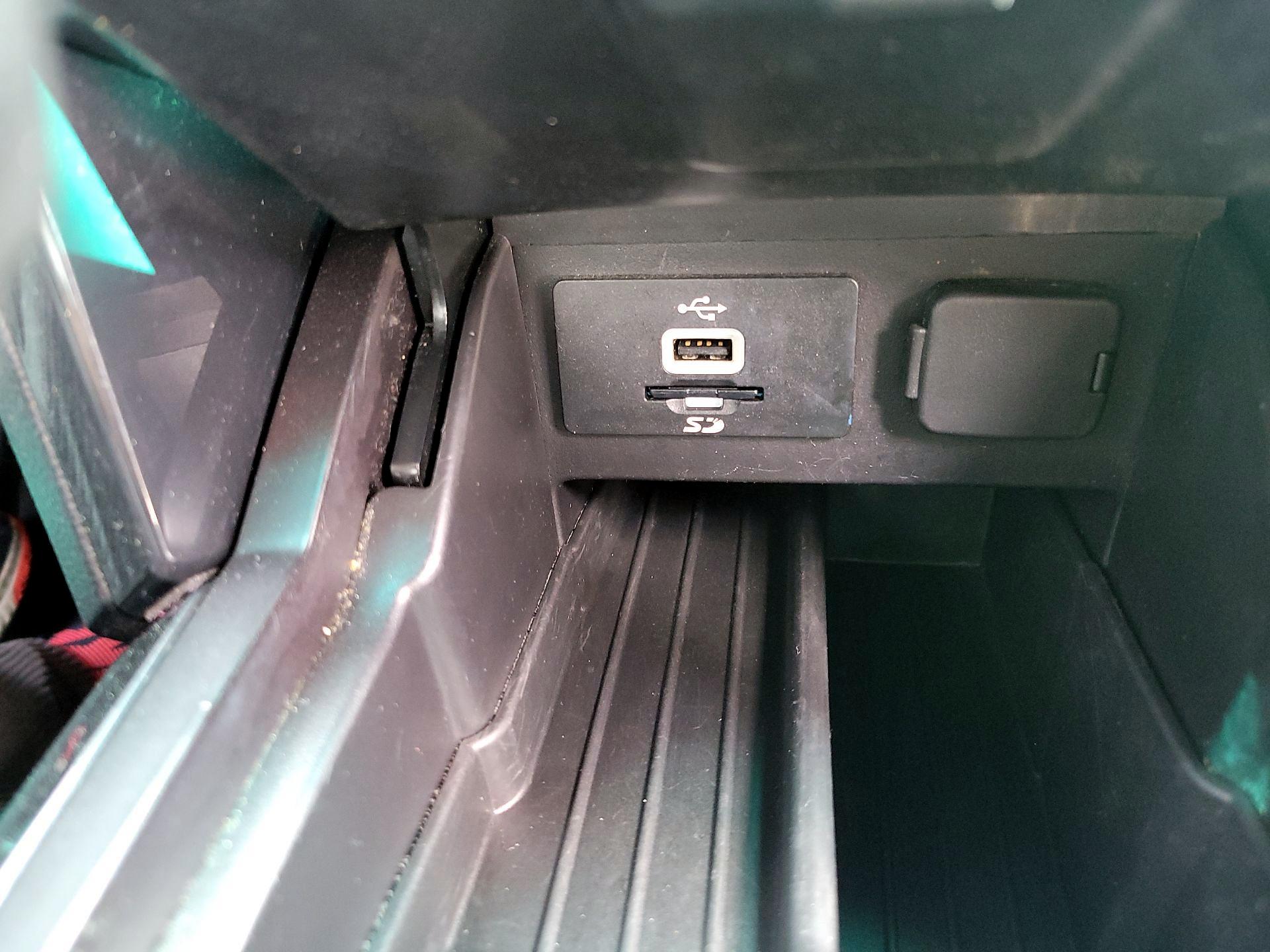 Thumbnail: 2016 Ford Explorer - 19