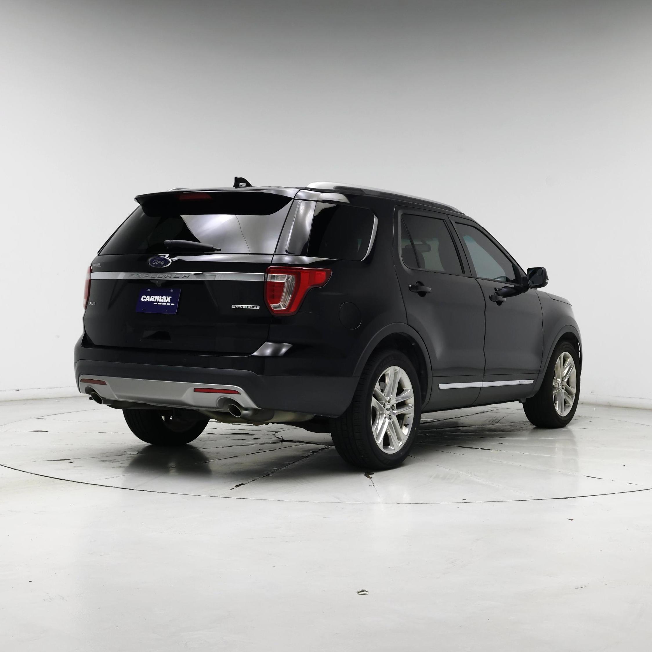 Thumbnail: 2016 Ford Explorer - 8