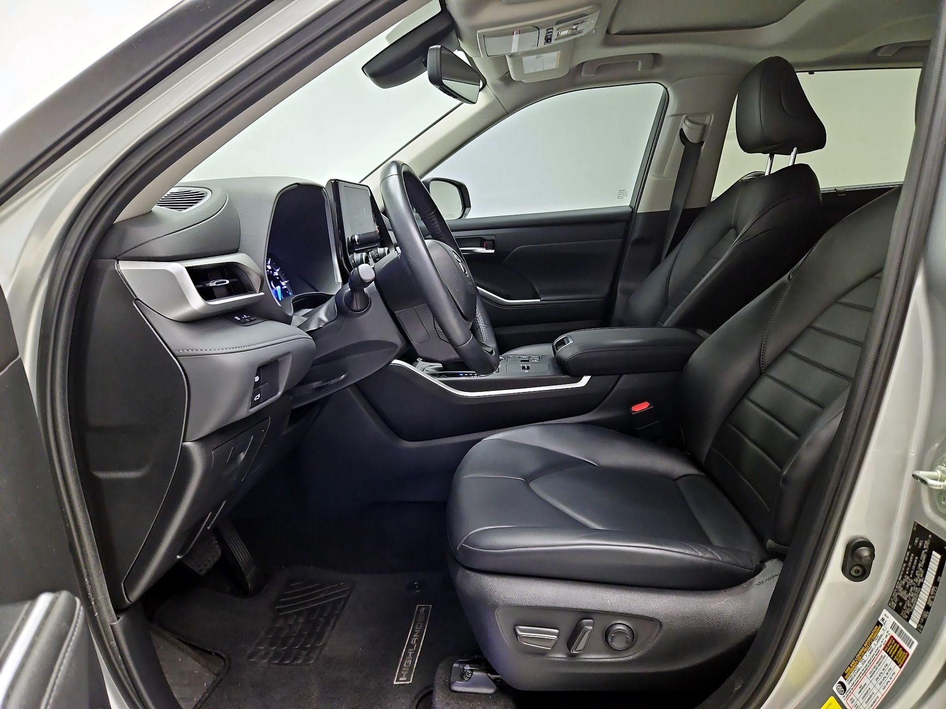 Thumbnail: 2023 Toyota Highlander - 11