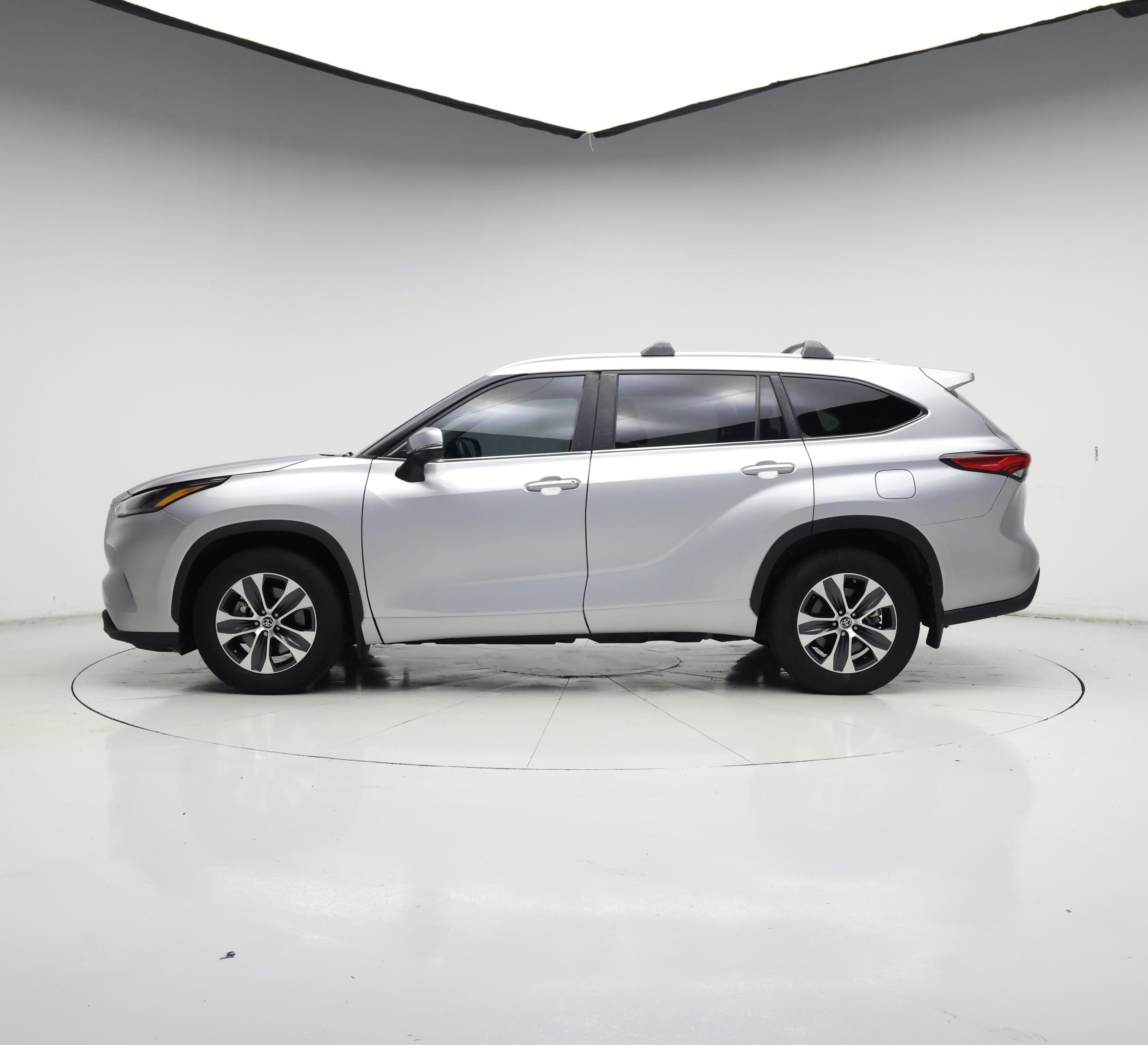 Thumbnail: 2023 Toyota Highlander - 3