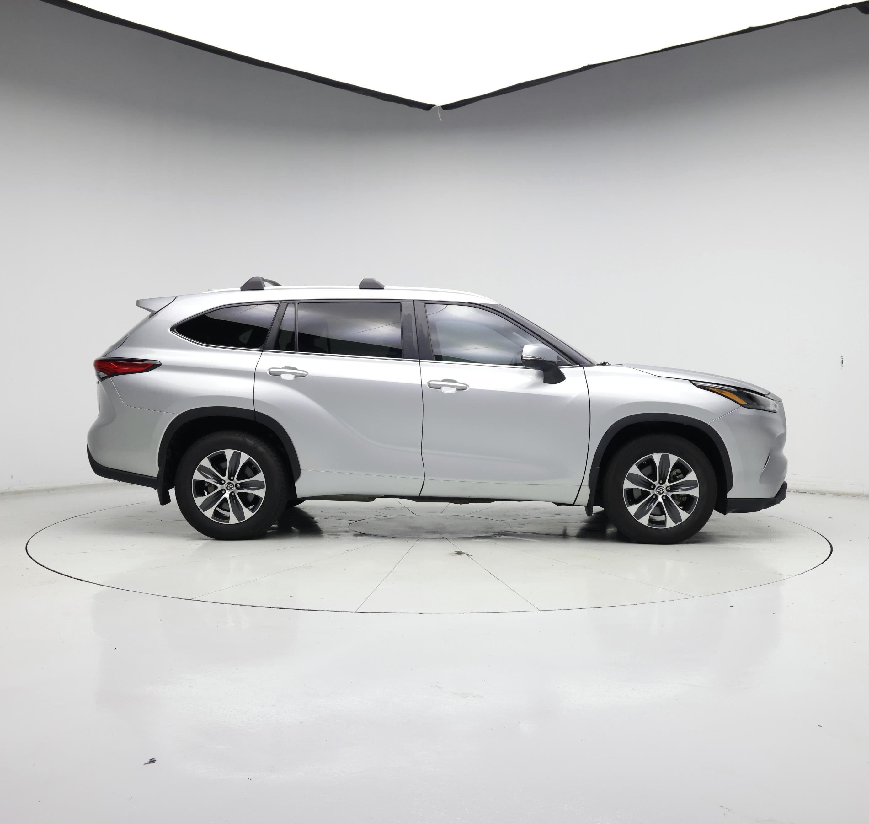 Thumbnail: 2023 Toyota Highlander - 7