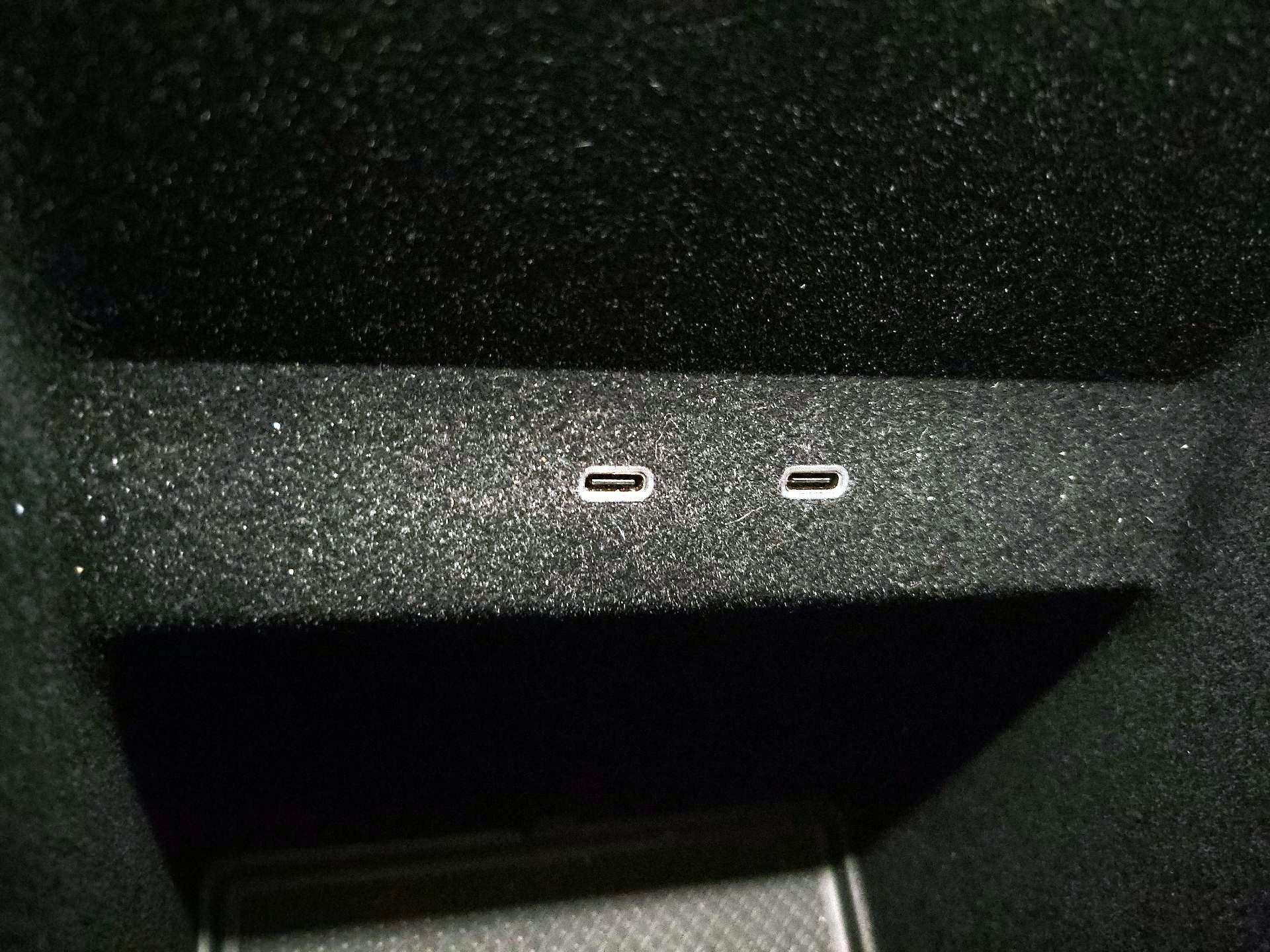 Thumbnail: 2023 Rivian R1T - 17