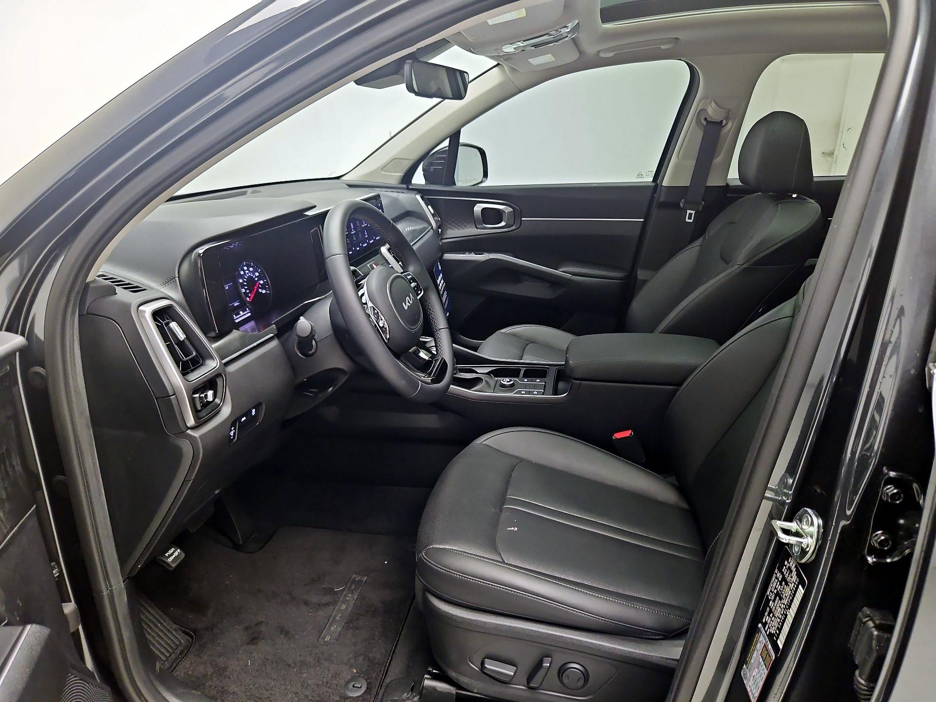 Thumbnail: 2023 Kia Sorento - 11