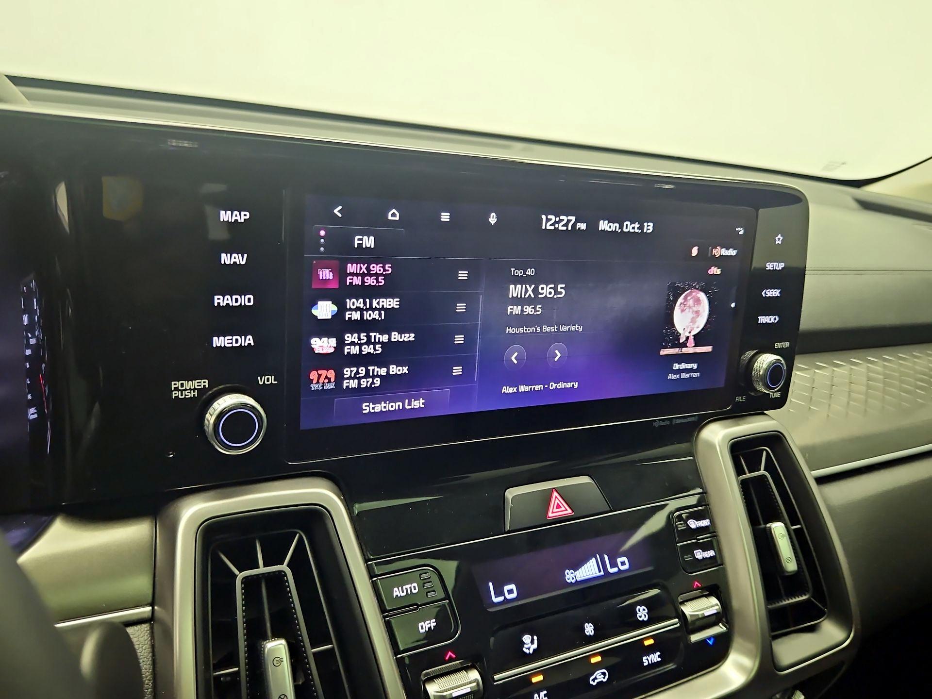 Thumbnail: 2023 Kia Sorento - 16