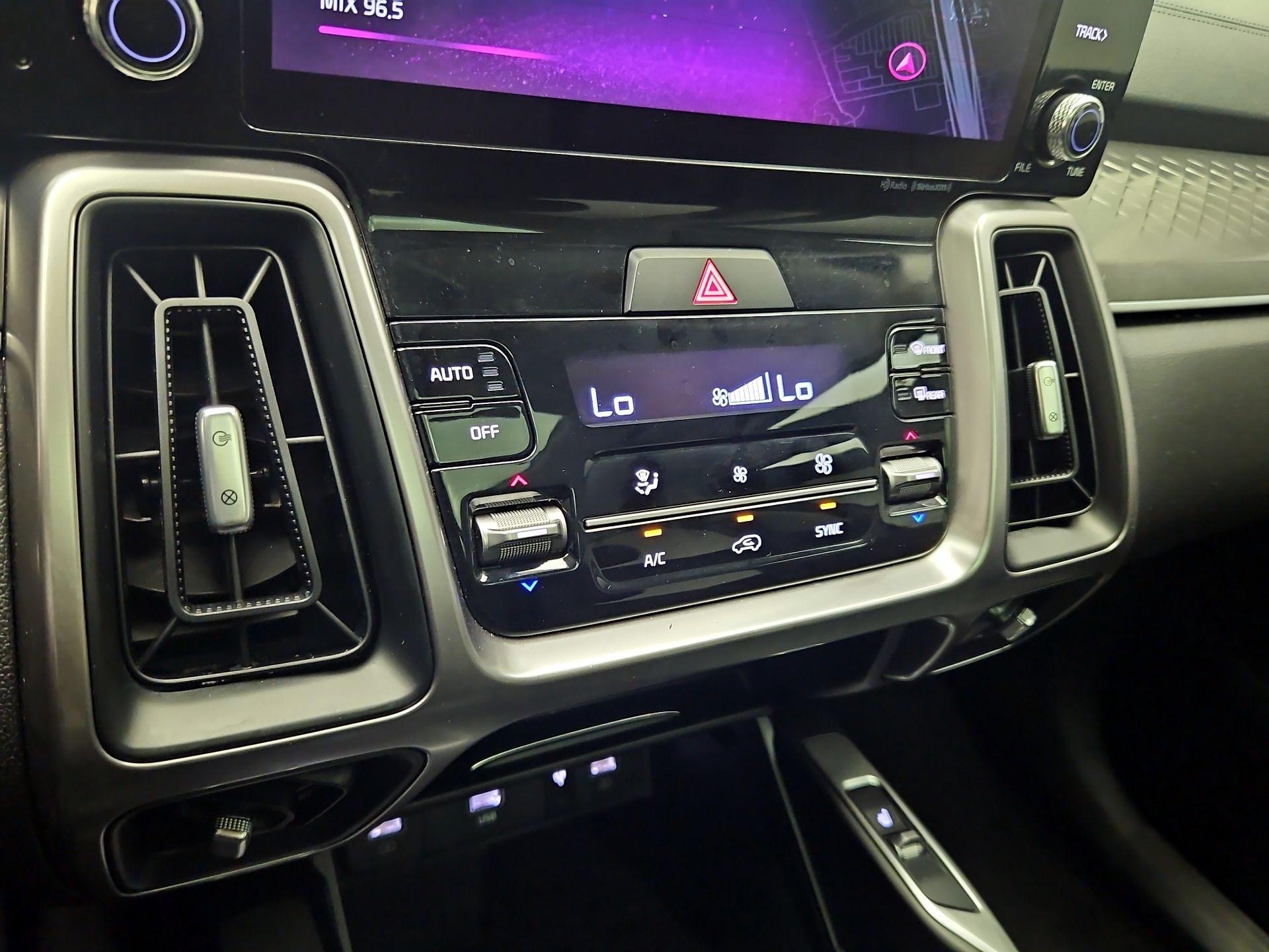 Thumbnail: 2023 Kia Sorento - 17