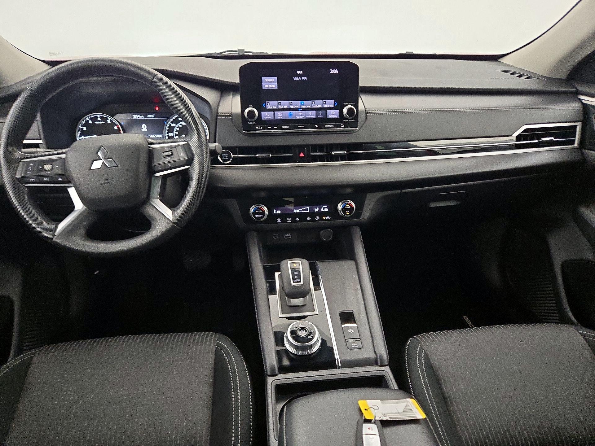 Thumbnail: 2023 Mitsubishi Outlander - 9