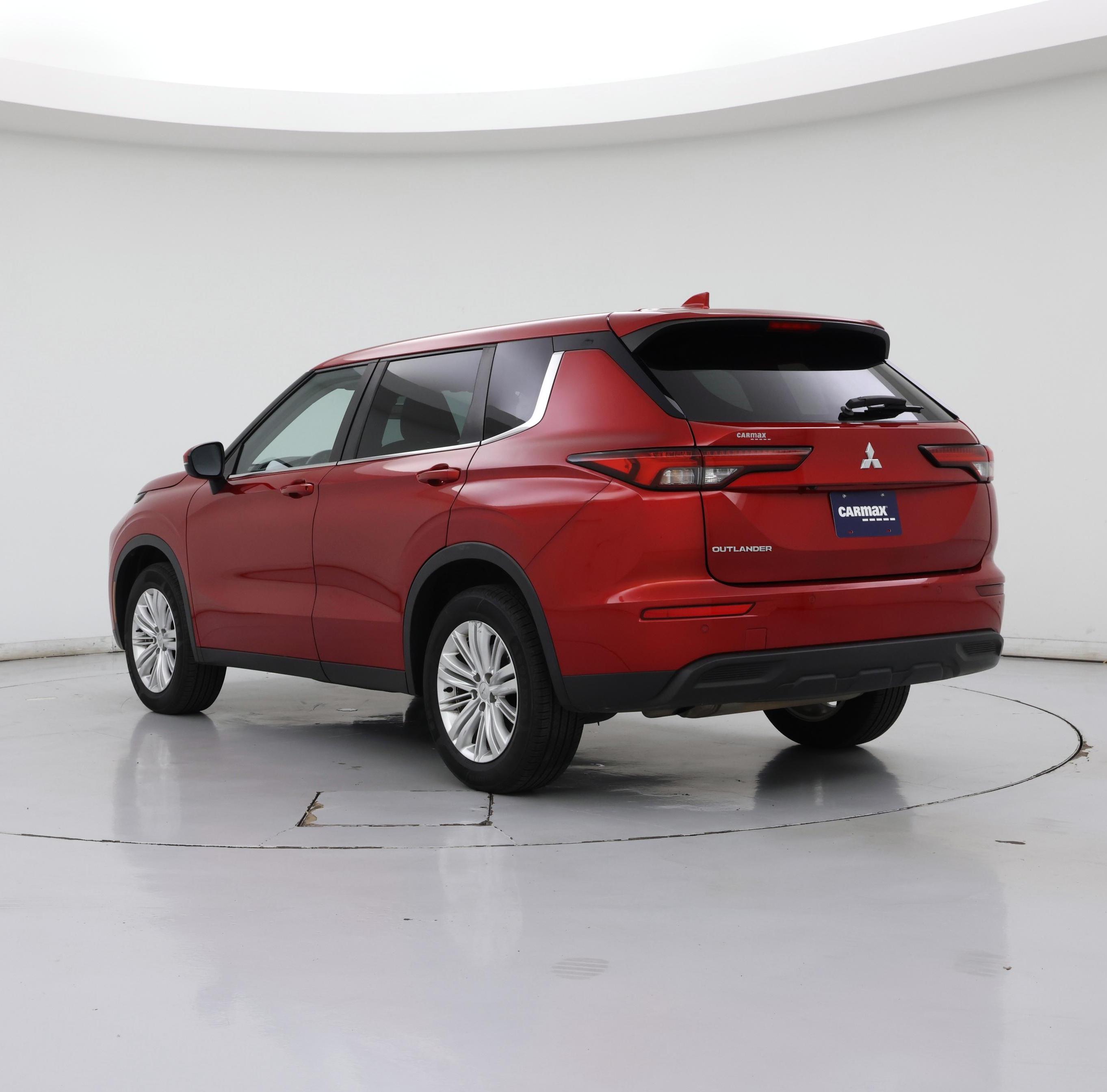 Thumbnail: 2023 Mitsubishi Outlander - 2