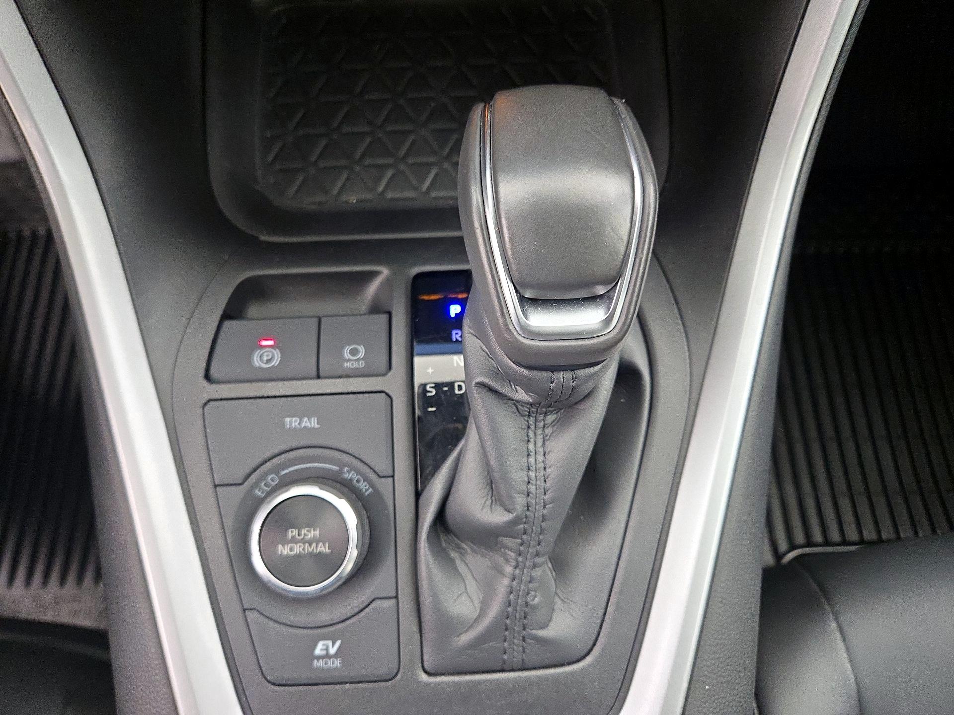 Thumbnail: 2024 Toyota RAV4 - 17