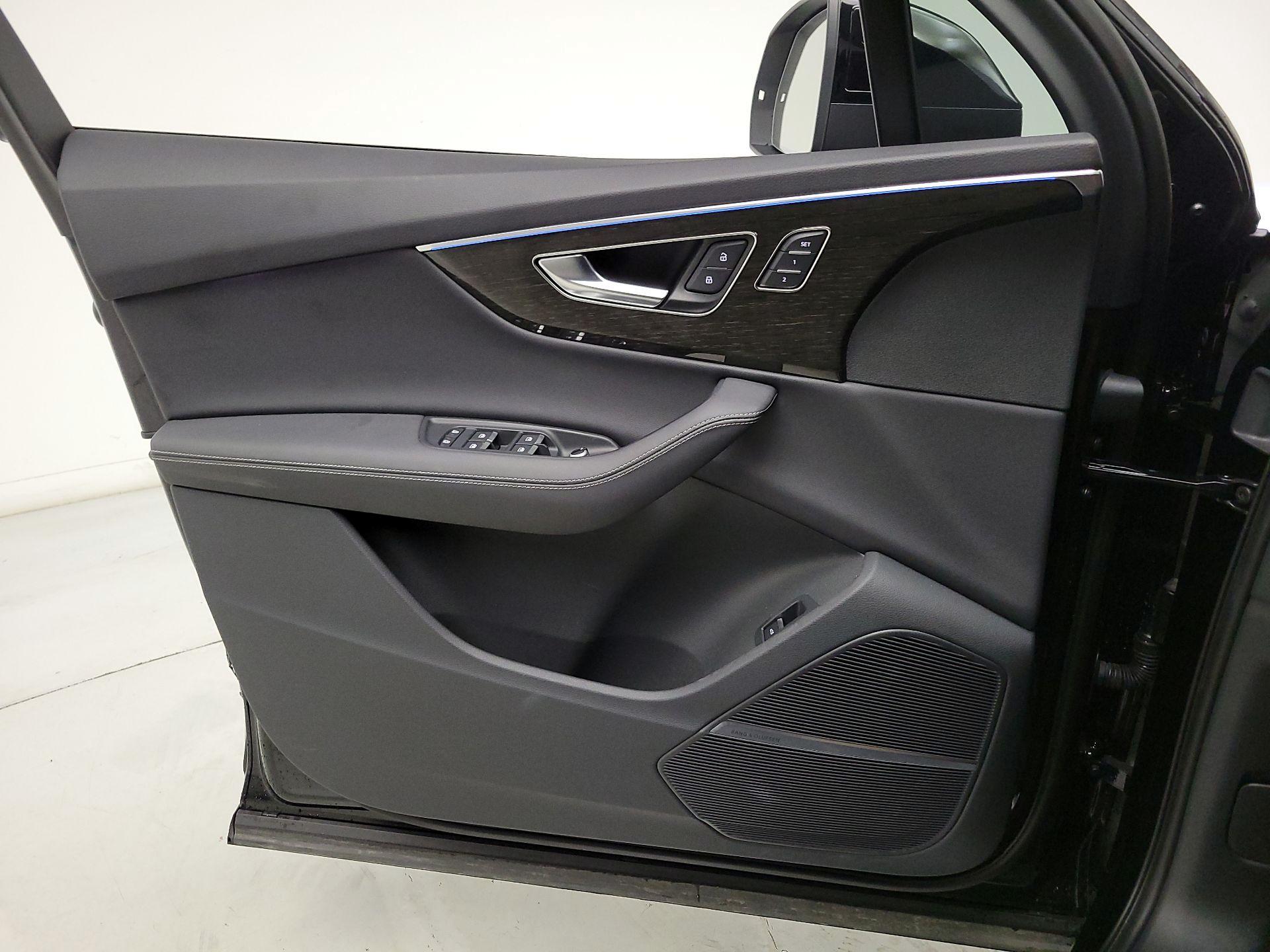 Thumbnail: 2025 Audi Q7 - 12