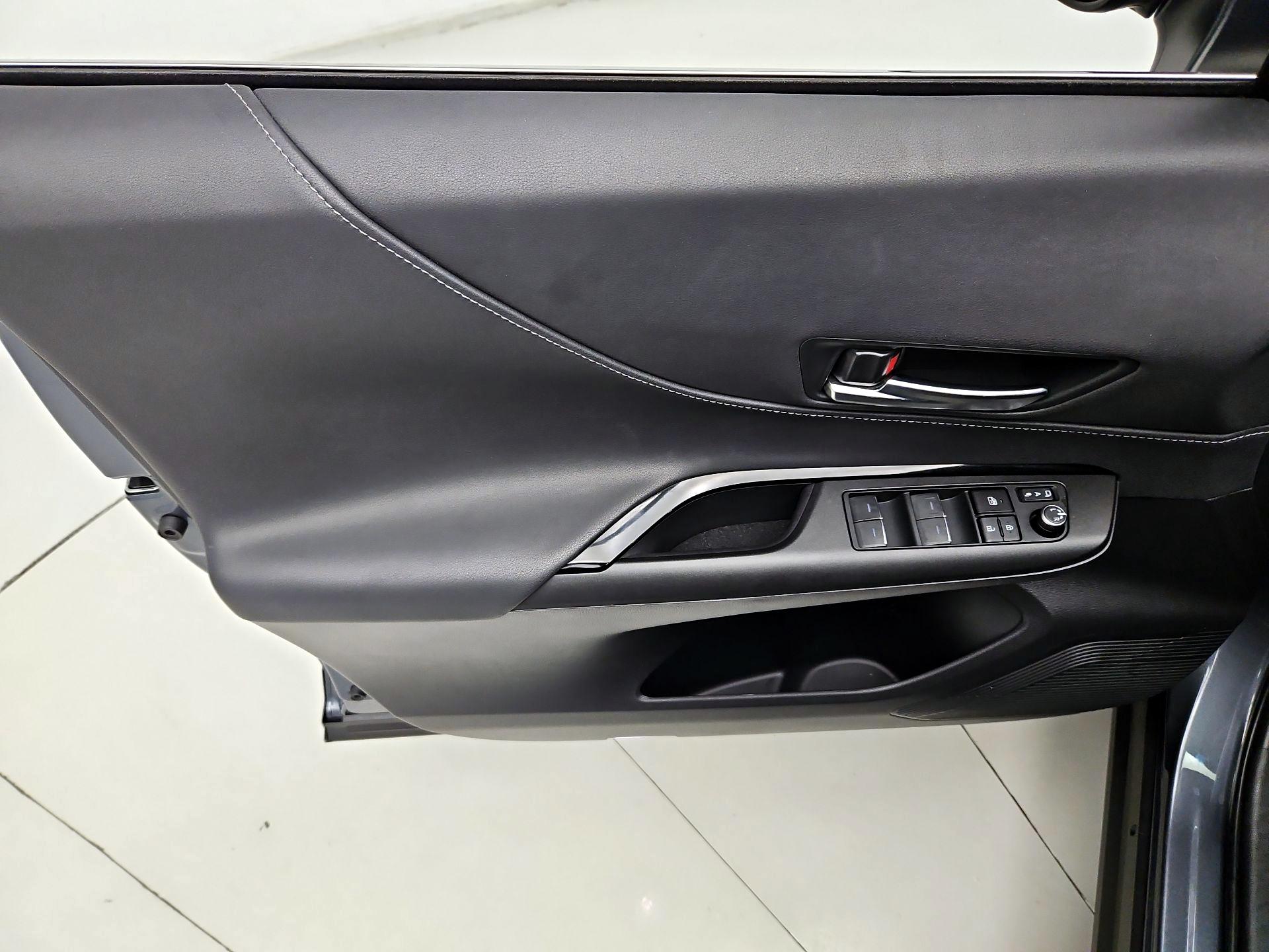 Thumbnail: 2024 Toyota Venza - 12