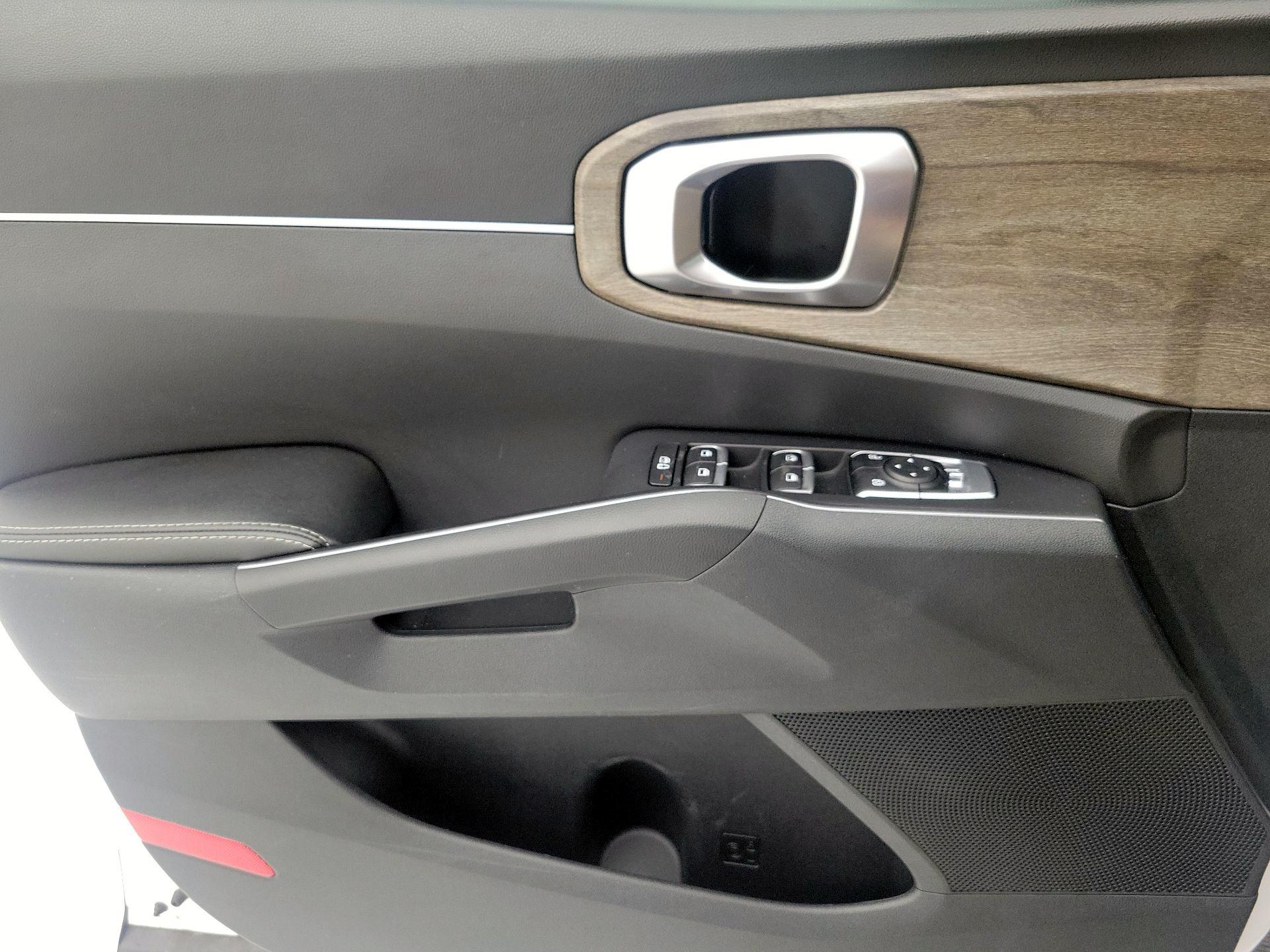 Thumbnail: 2023 Kia Sorento - 12