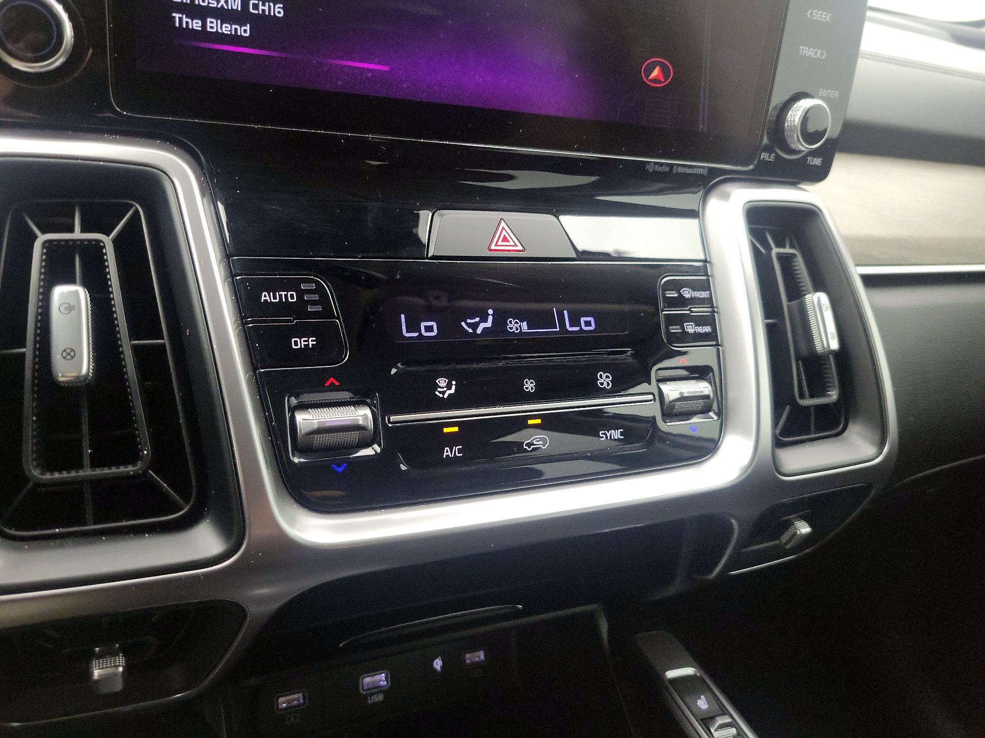 Thumbnail: 2023 Kia Sorento - 17