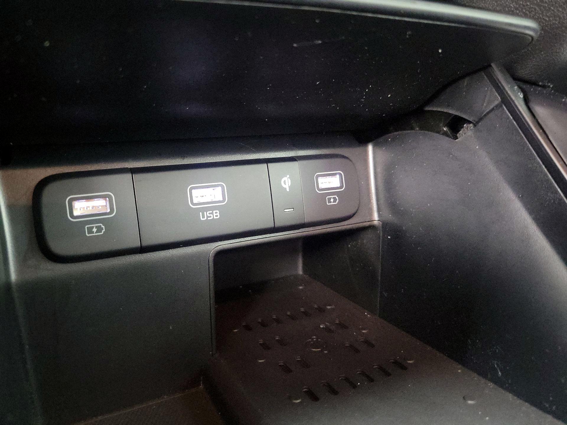 Thumbnail: 2023 Kia Sorento - 19