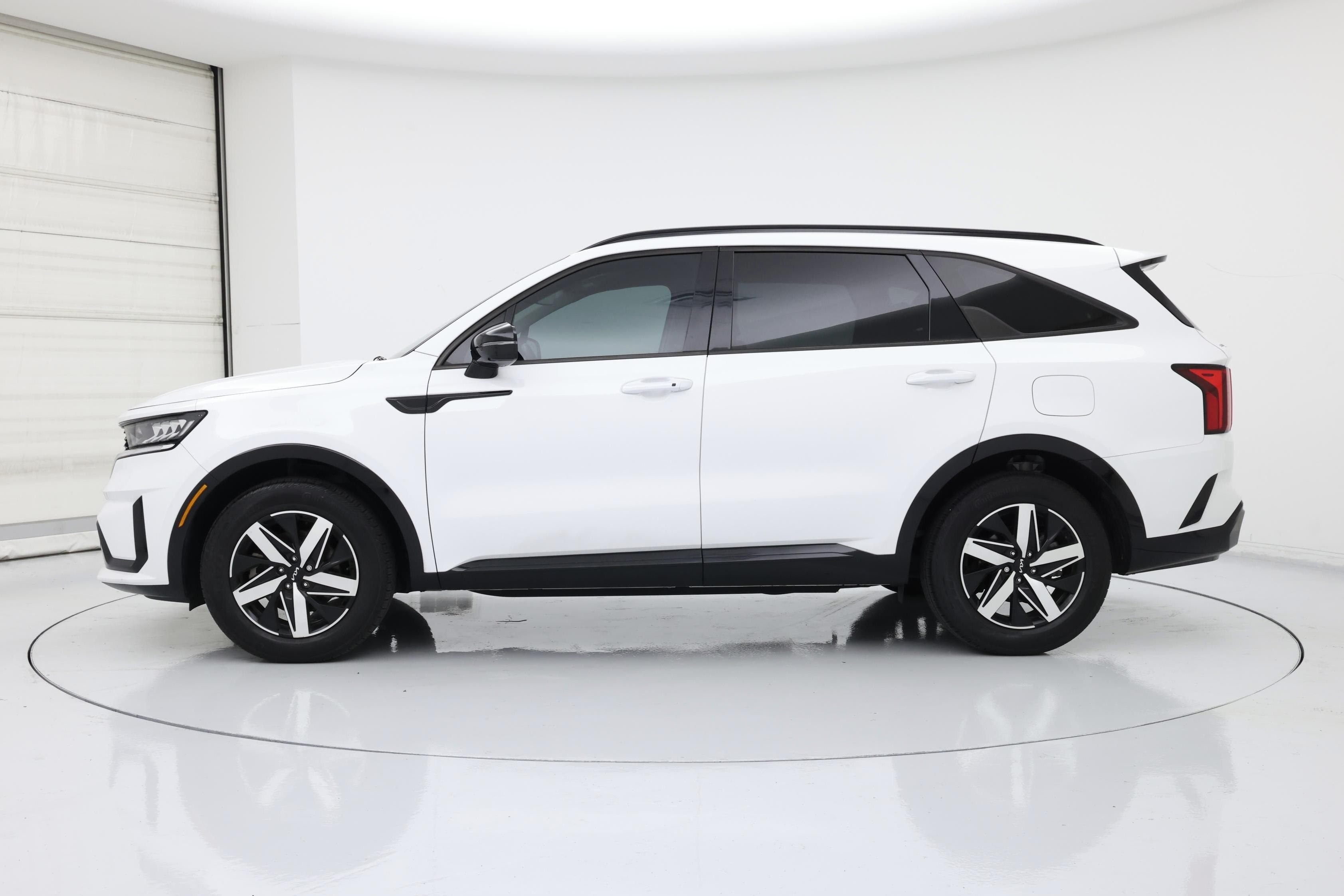 Thumbnail: 2023 Kia Sorento - 3