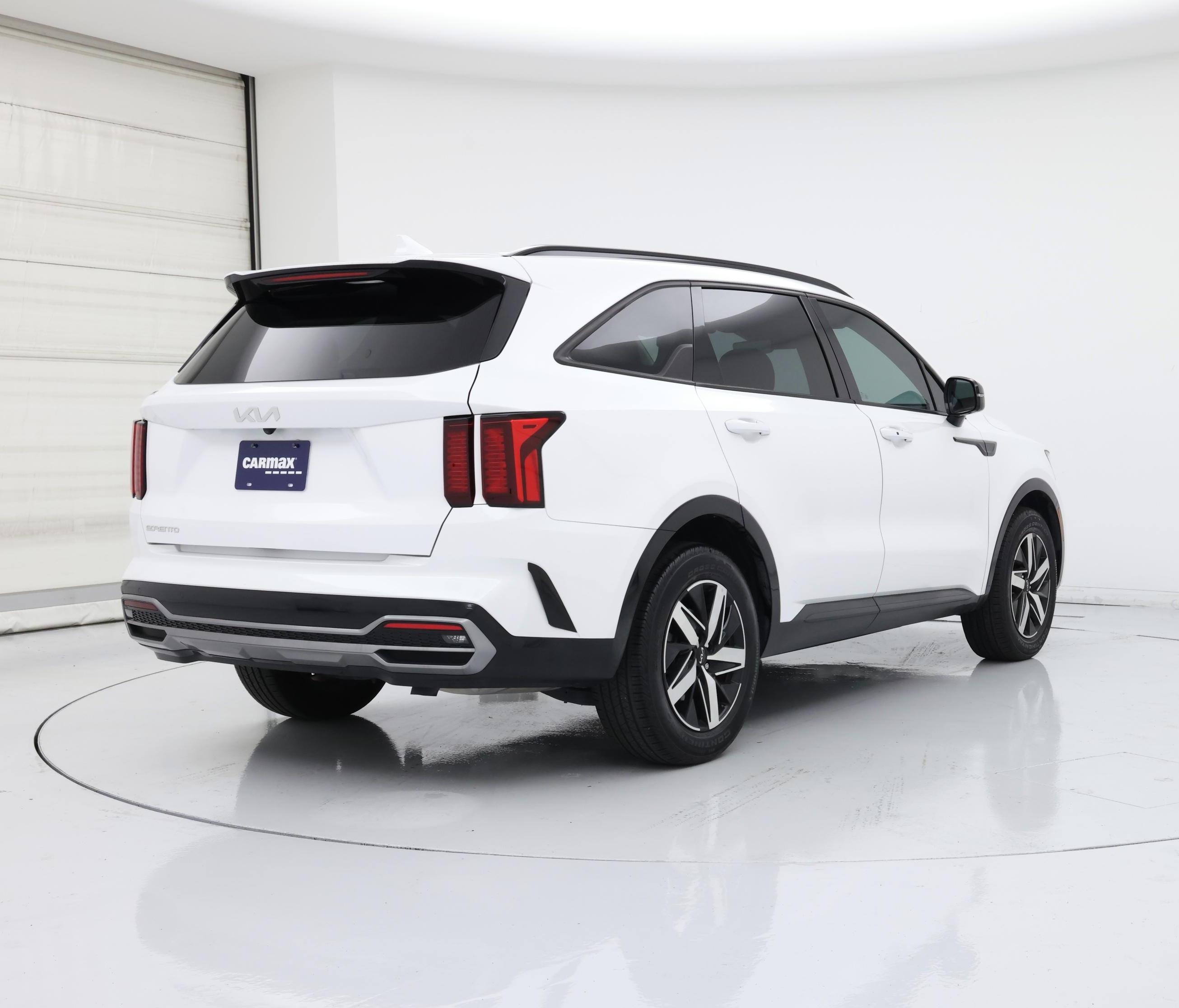 Thumbnail: 2023 Kia Sorento - 8