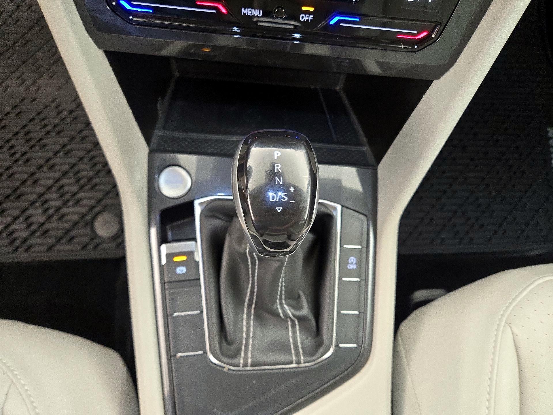 Thumbnail: 2023 Volkswagen Tiguan - 17