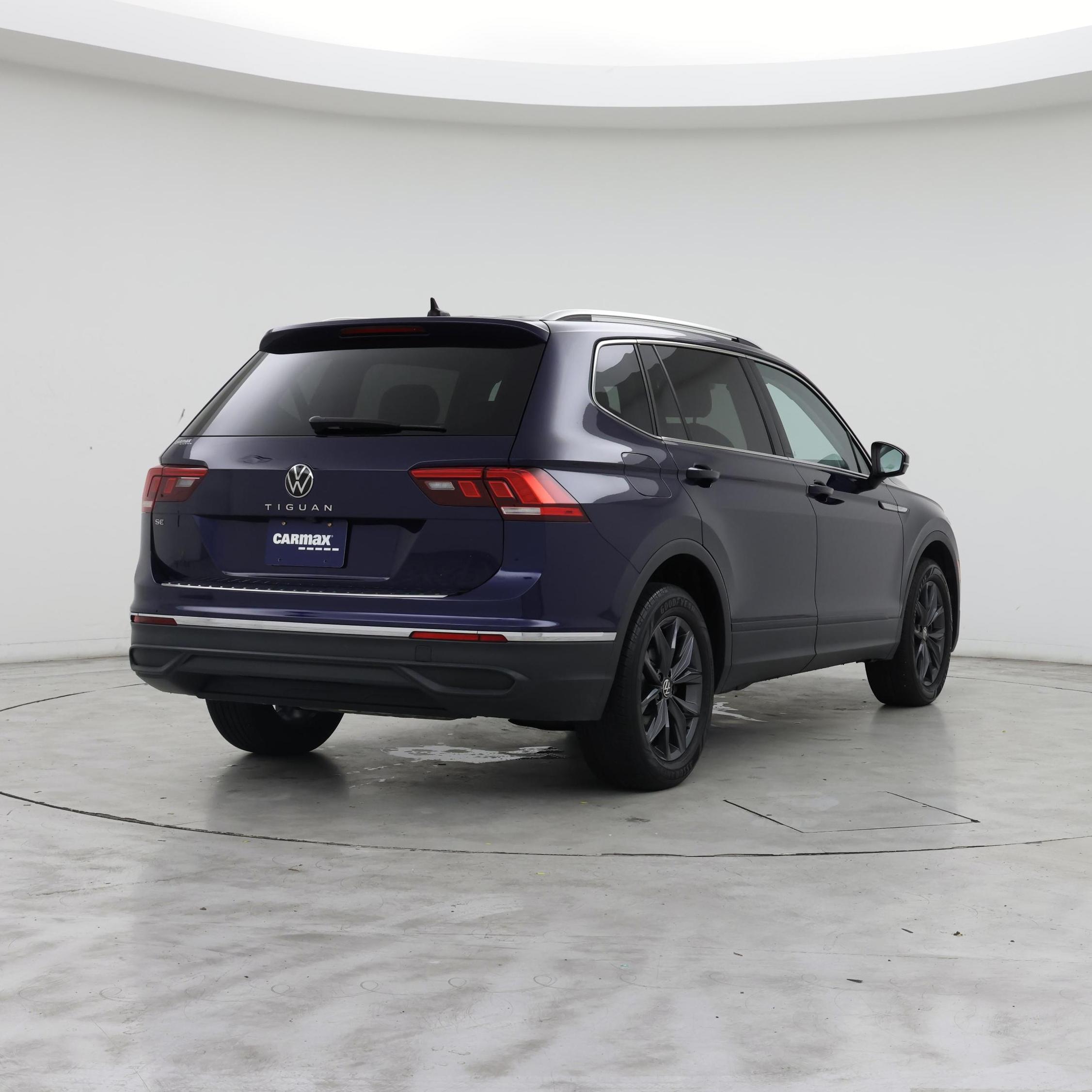 Thumbnail: 2023 Volkswagen Tiguan - 8