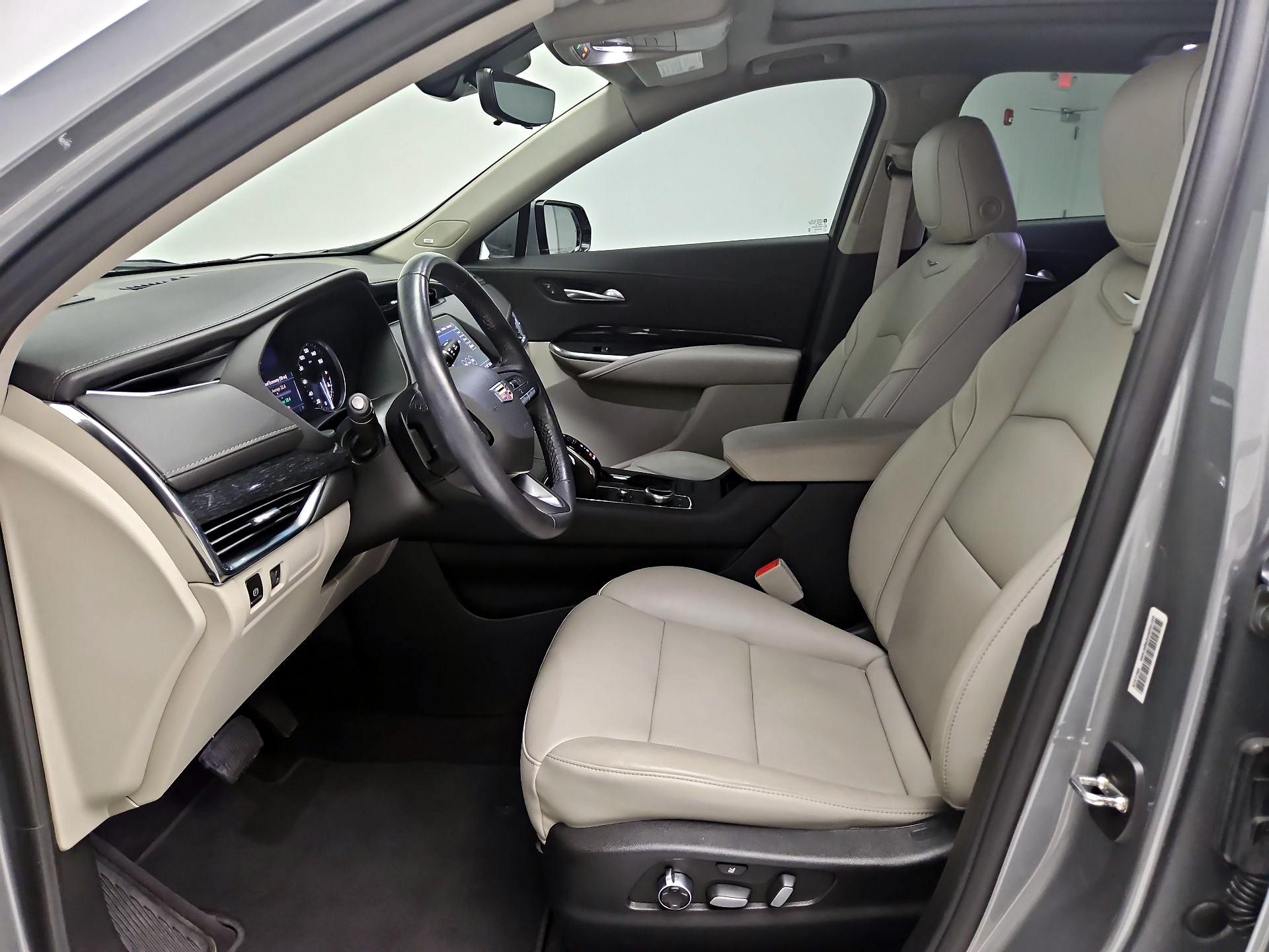 Thumbnail: 2023 Cadillac XT4 - 11