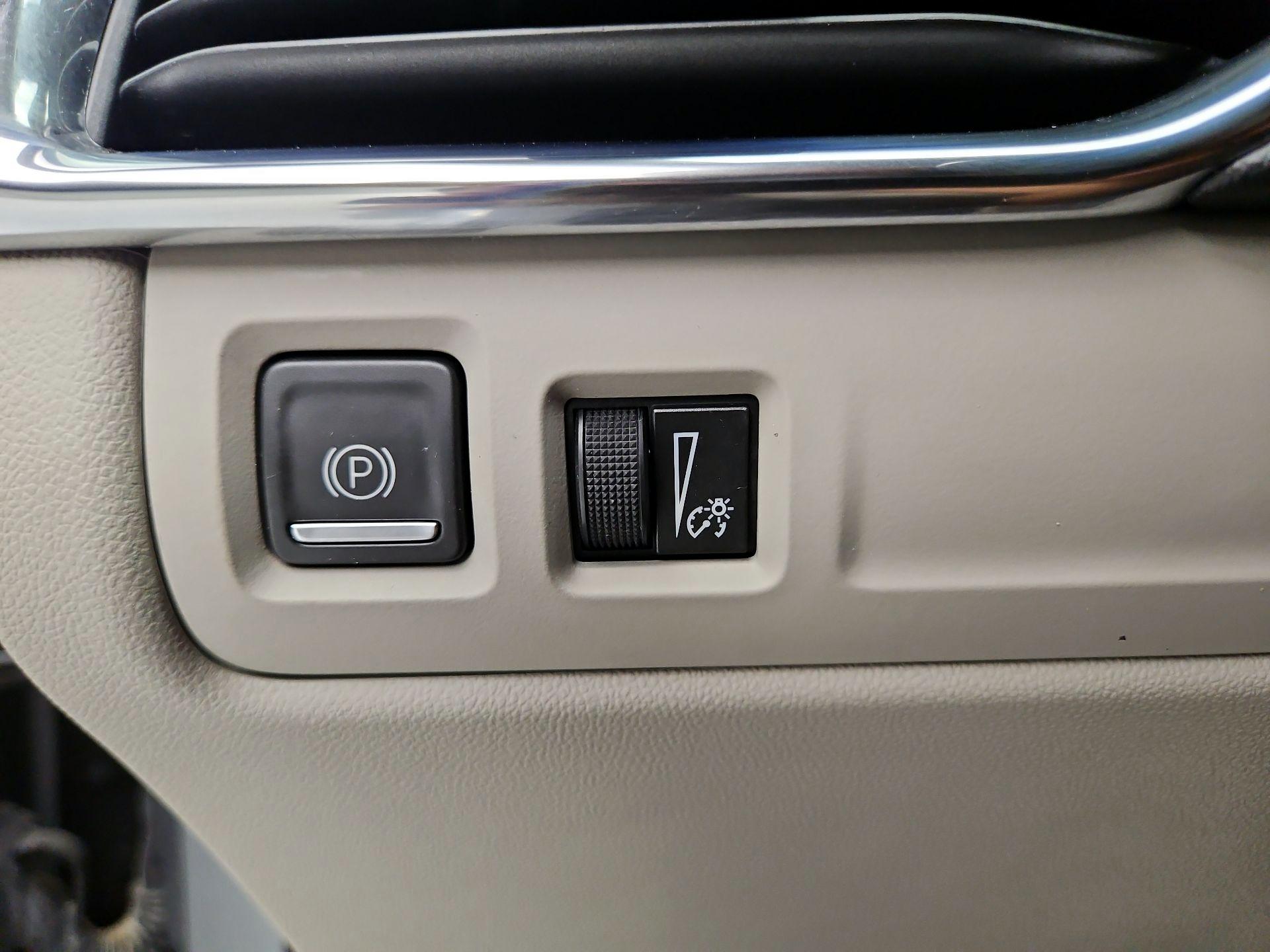 Thumbnail: 2023 Cadillac XT4 - 13