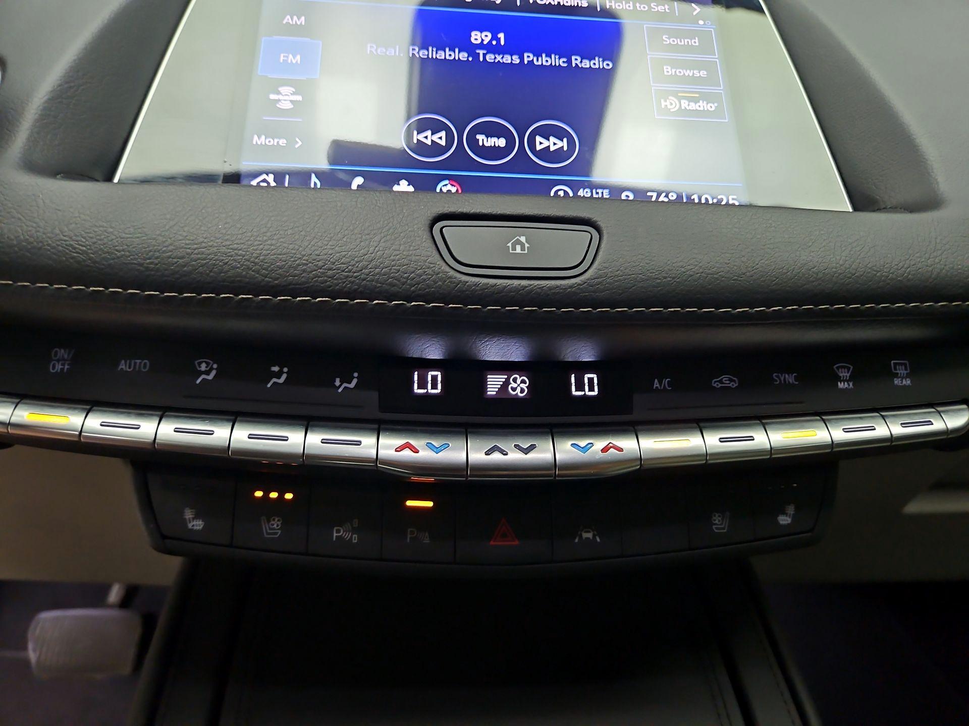 Thumbnail: 2023 Cadillac XT4 - 16