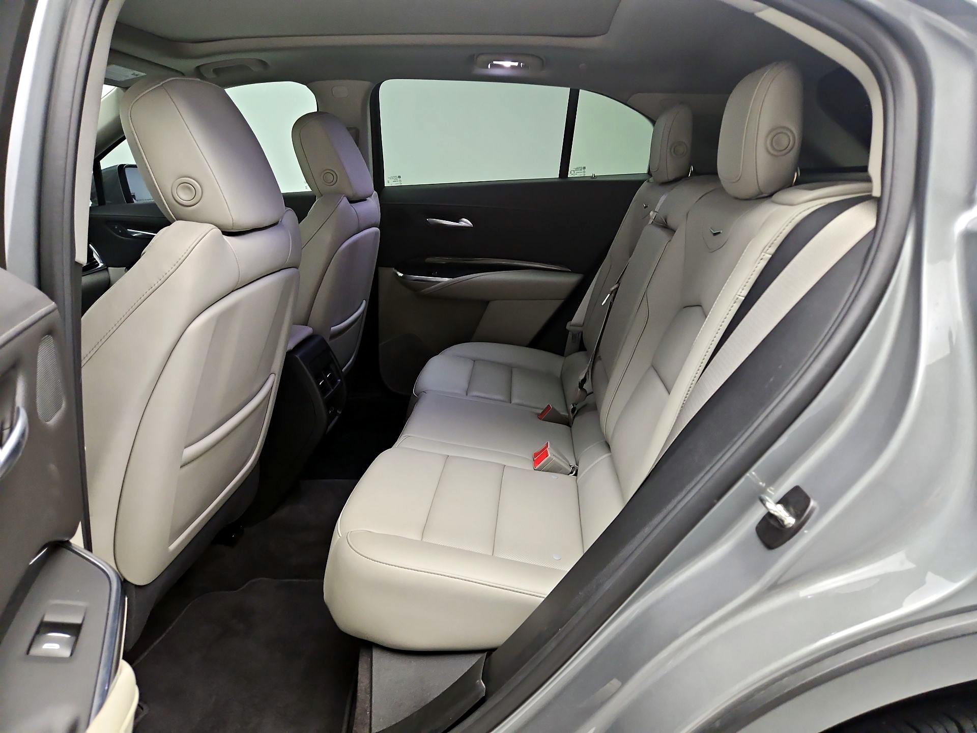 Thumbnail: 2023 Cadillac XT4 - 20