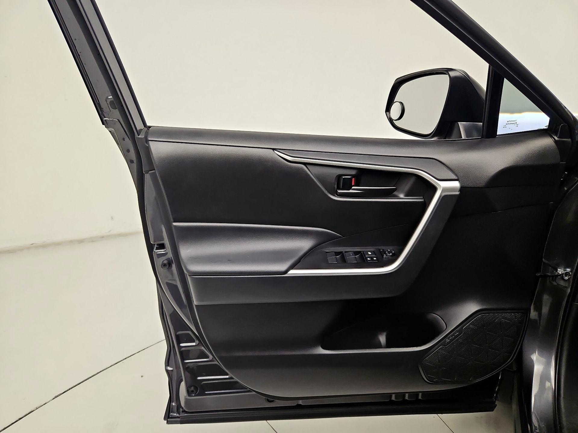 Thumbnail: 2023 Toyota RAV4 - 12