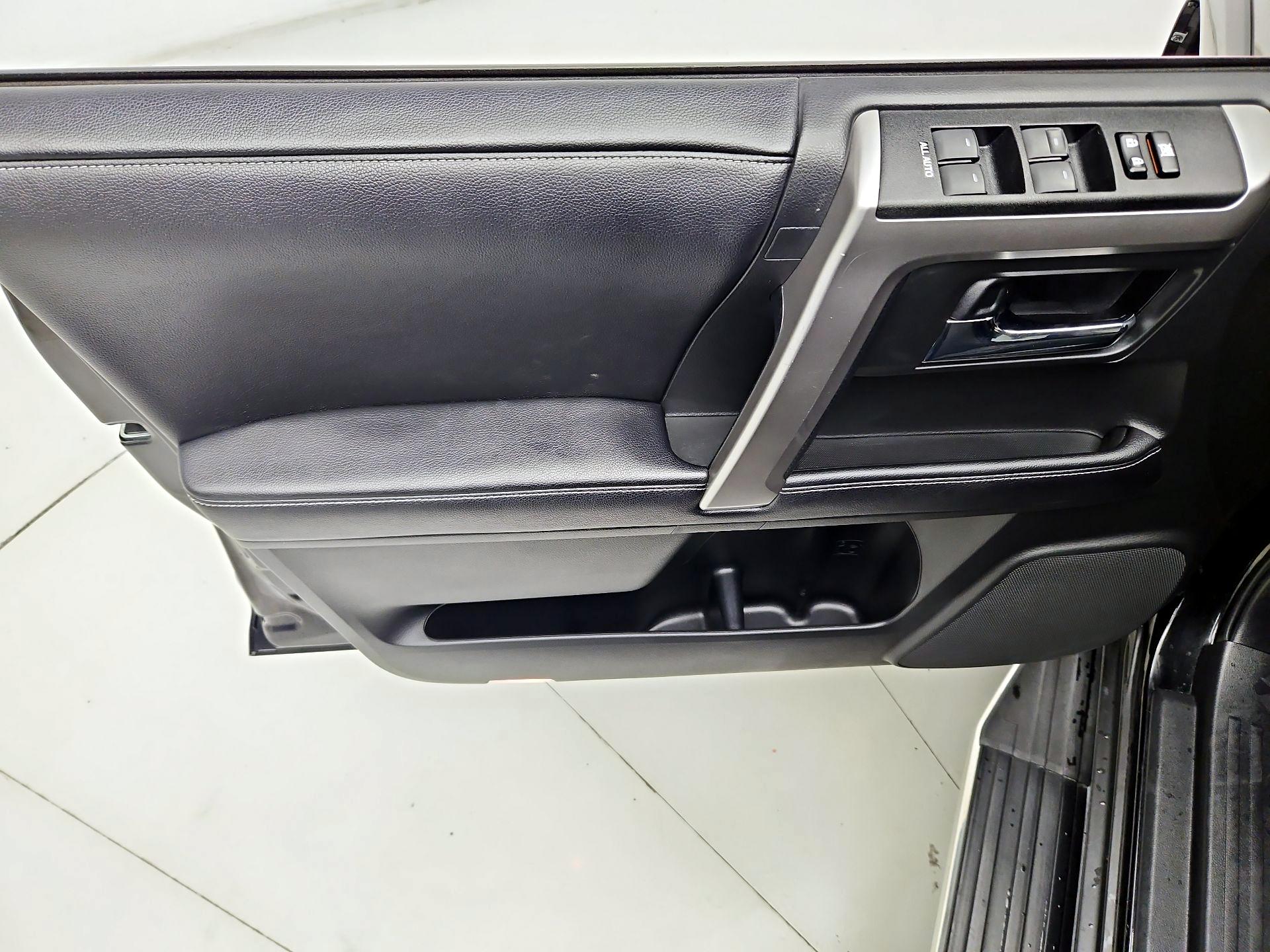 Thumbnail: 2019 Toyota 4Runner - 12