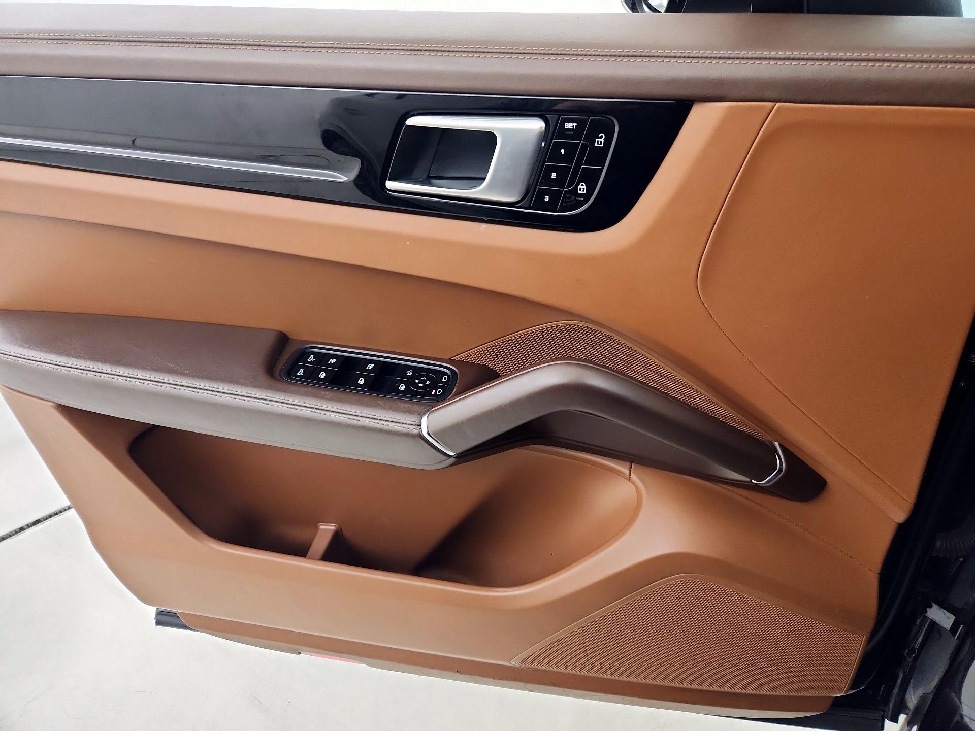 Thumbnail: 2019 Porsche Cayenne - 12