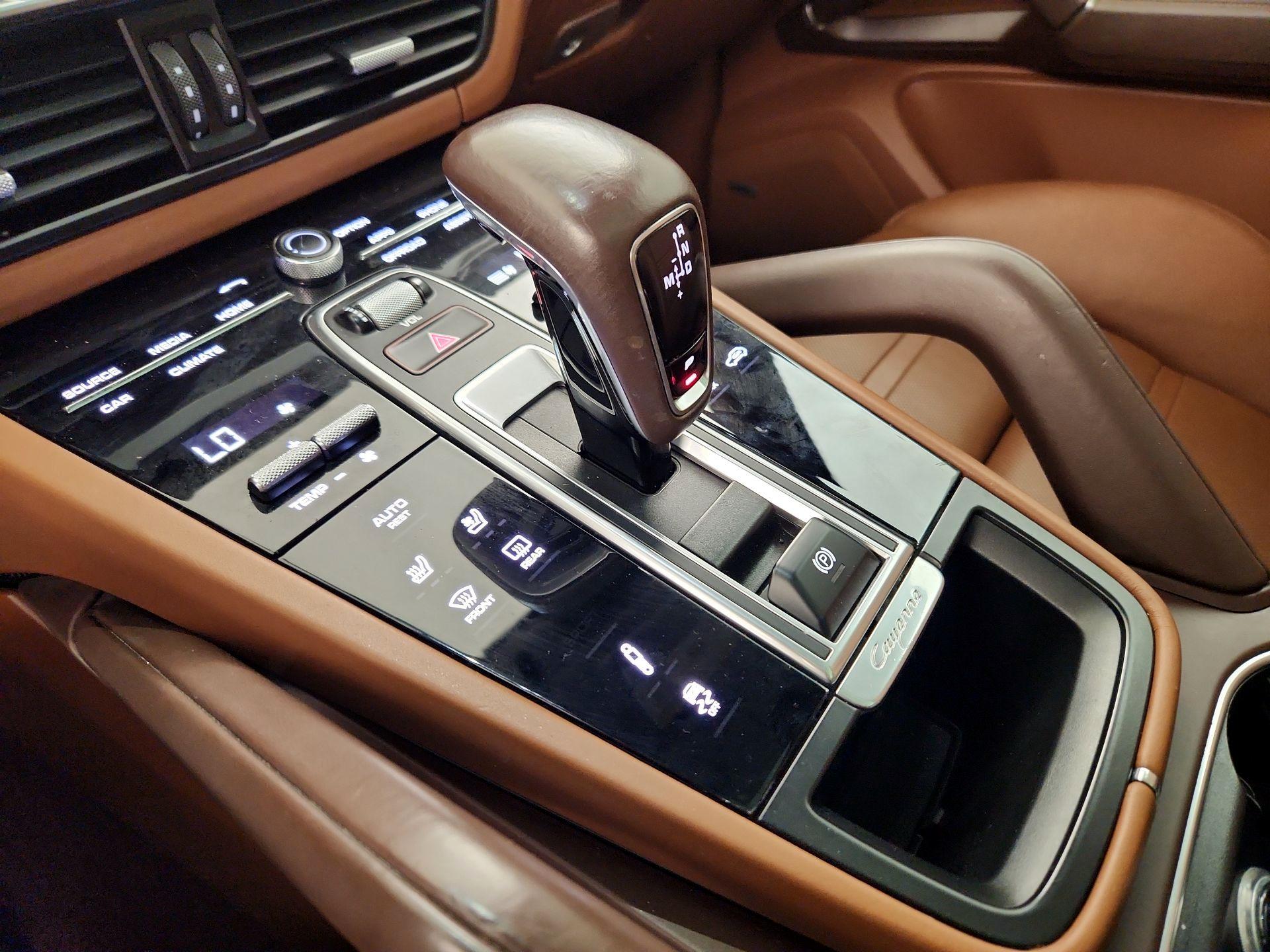 Thumbnail: 2019 Porsche Cayenne - 18