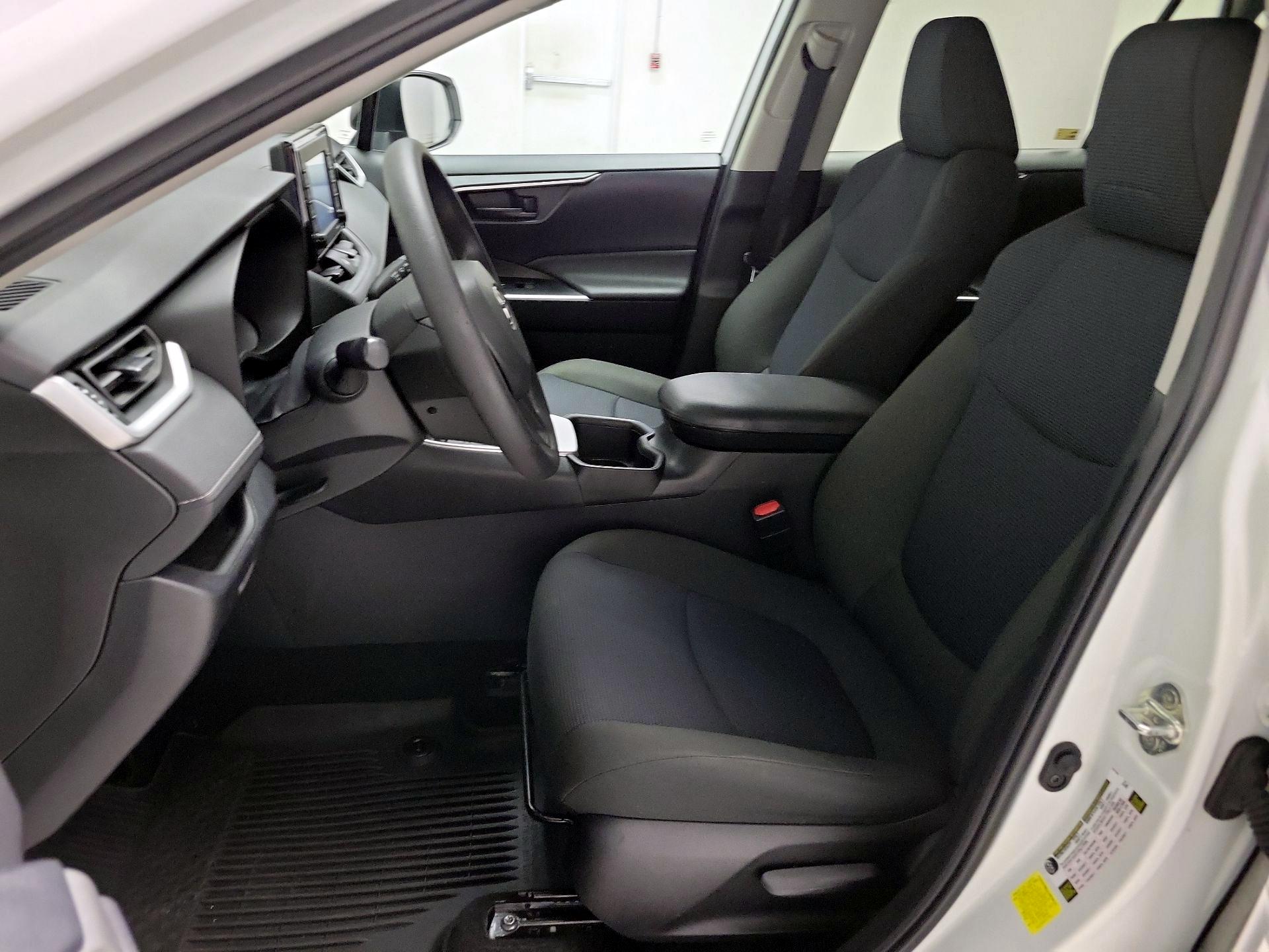 Thumbnail: 2022 Toyota RAV4 - 11