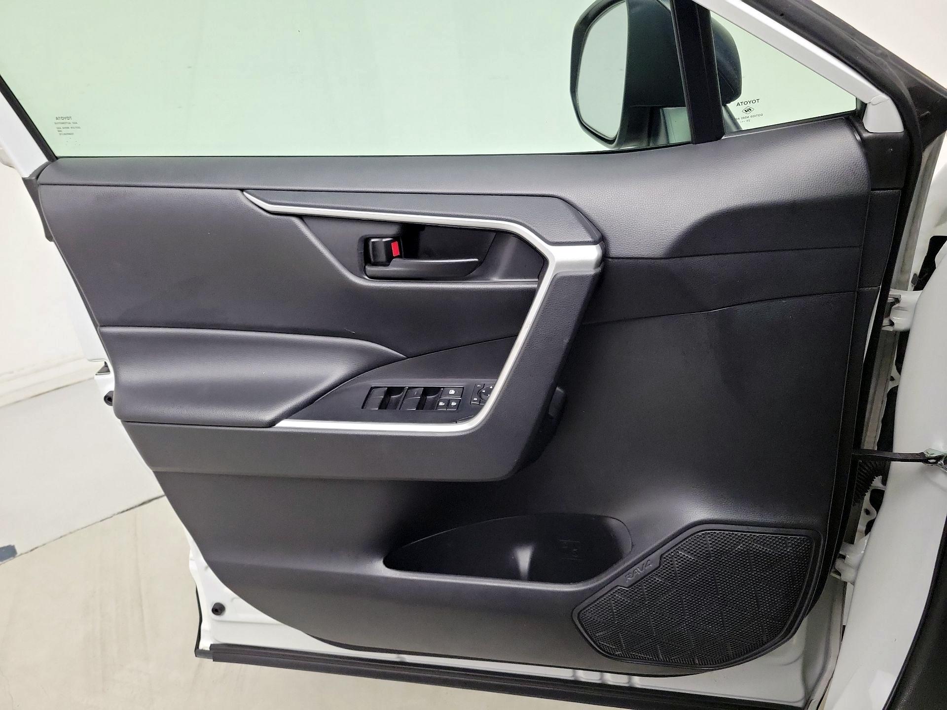 Thumbnail: 2022 Toyota RAV4 - 12