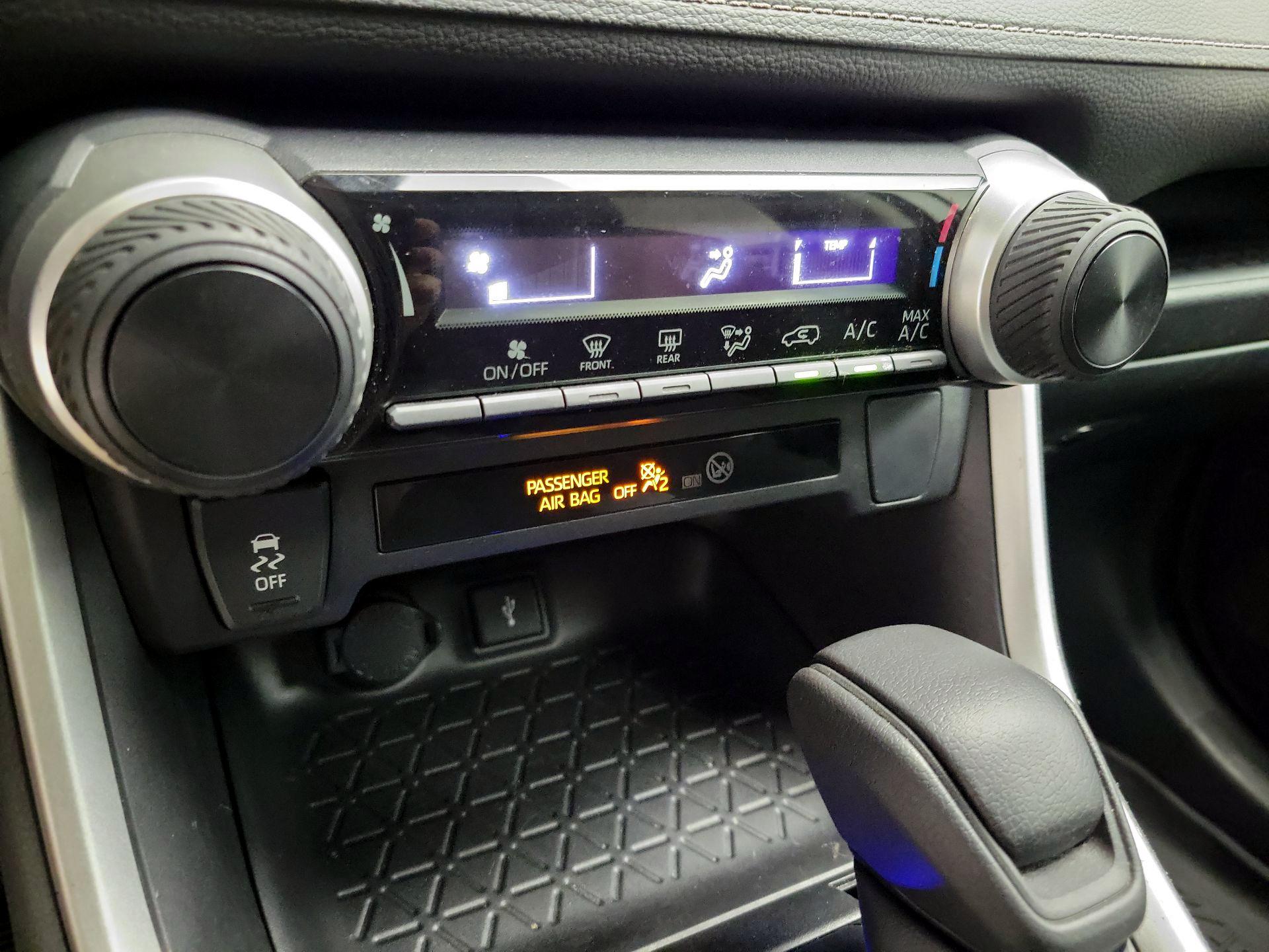 Thumbnail: 2022 Toyota RAV4 - 17