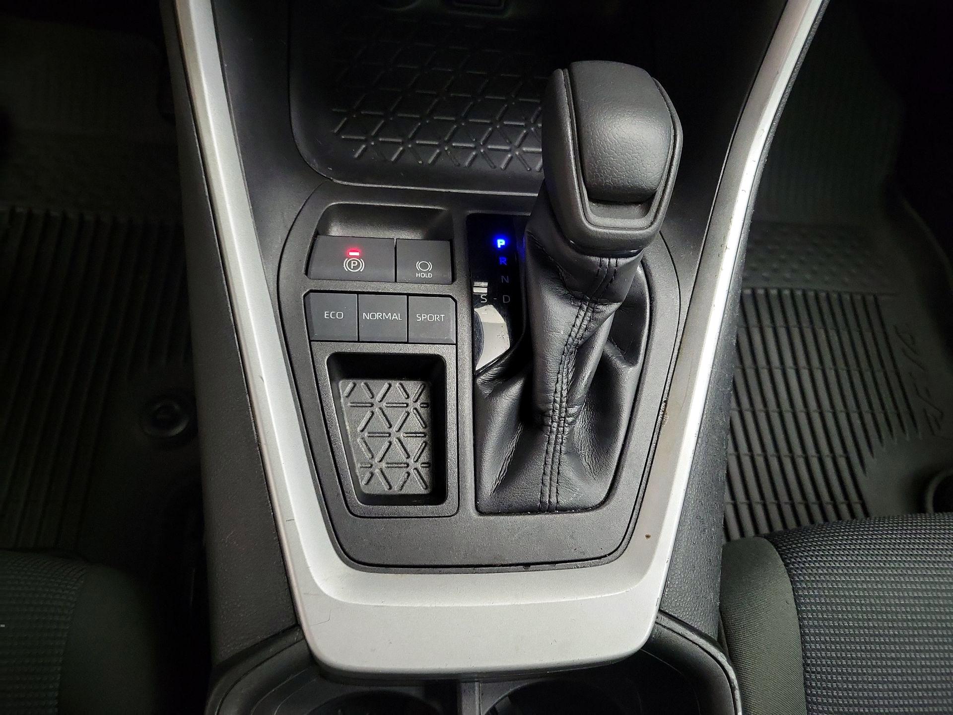 Thumbnail: 2022 Toyota RAV4 - 18