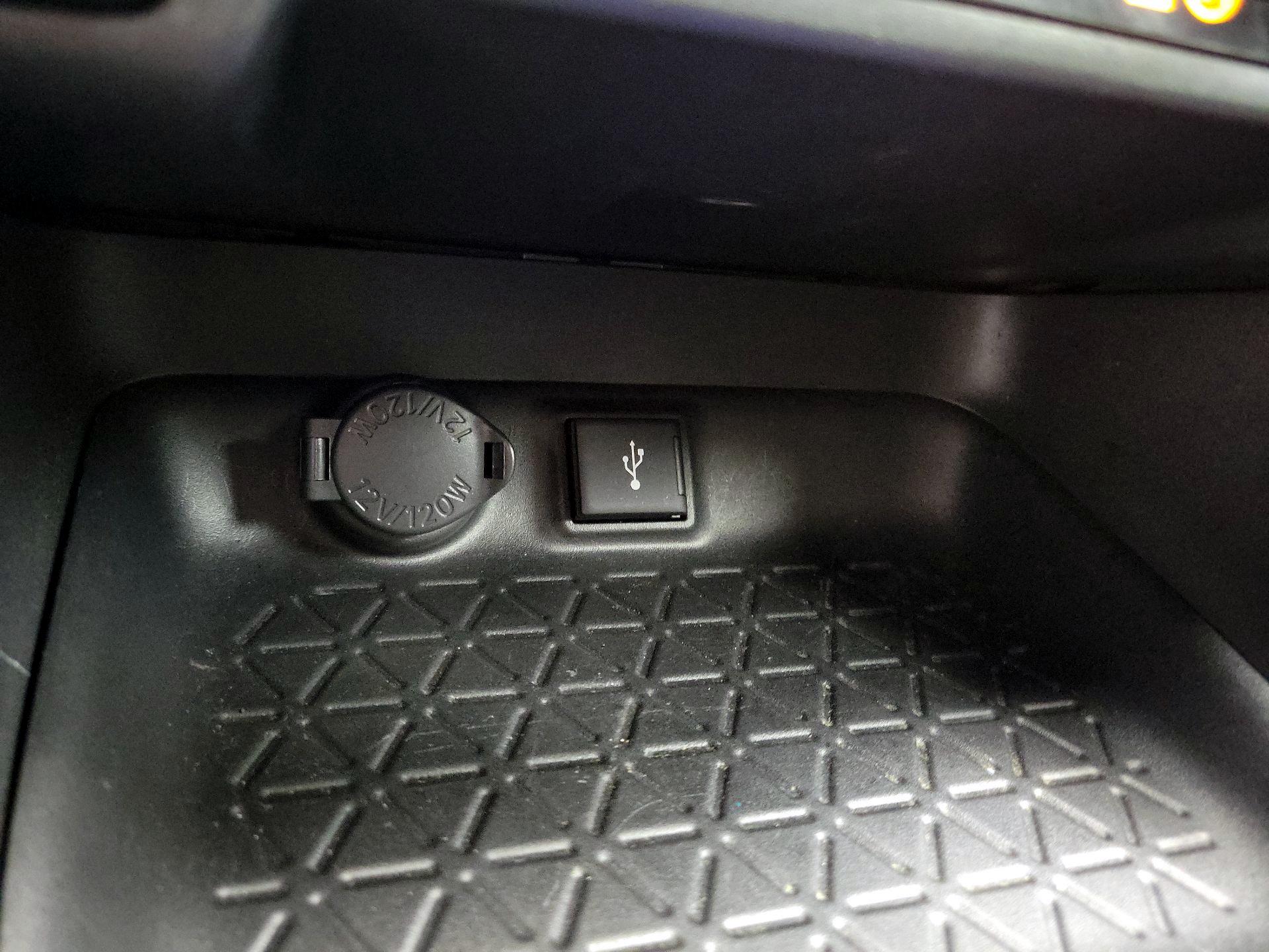 Thumbnail: 2022 Toyota RAV4 - 19