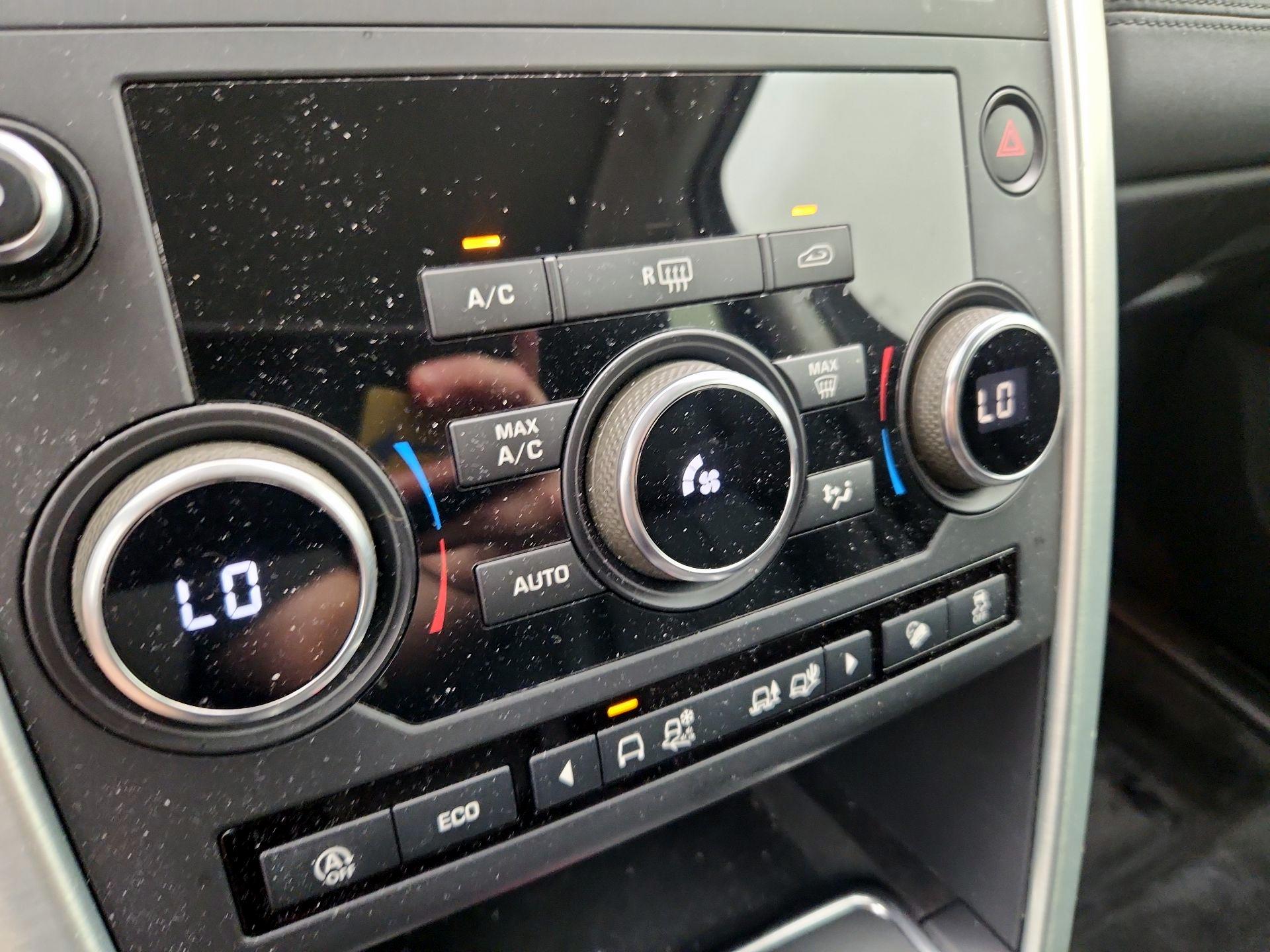 Thumbnail: 2019 Land Rover Discovery Sport - 16