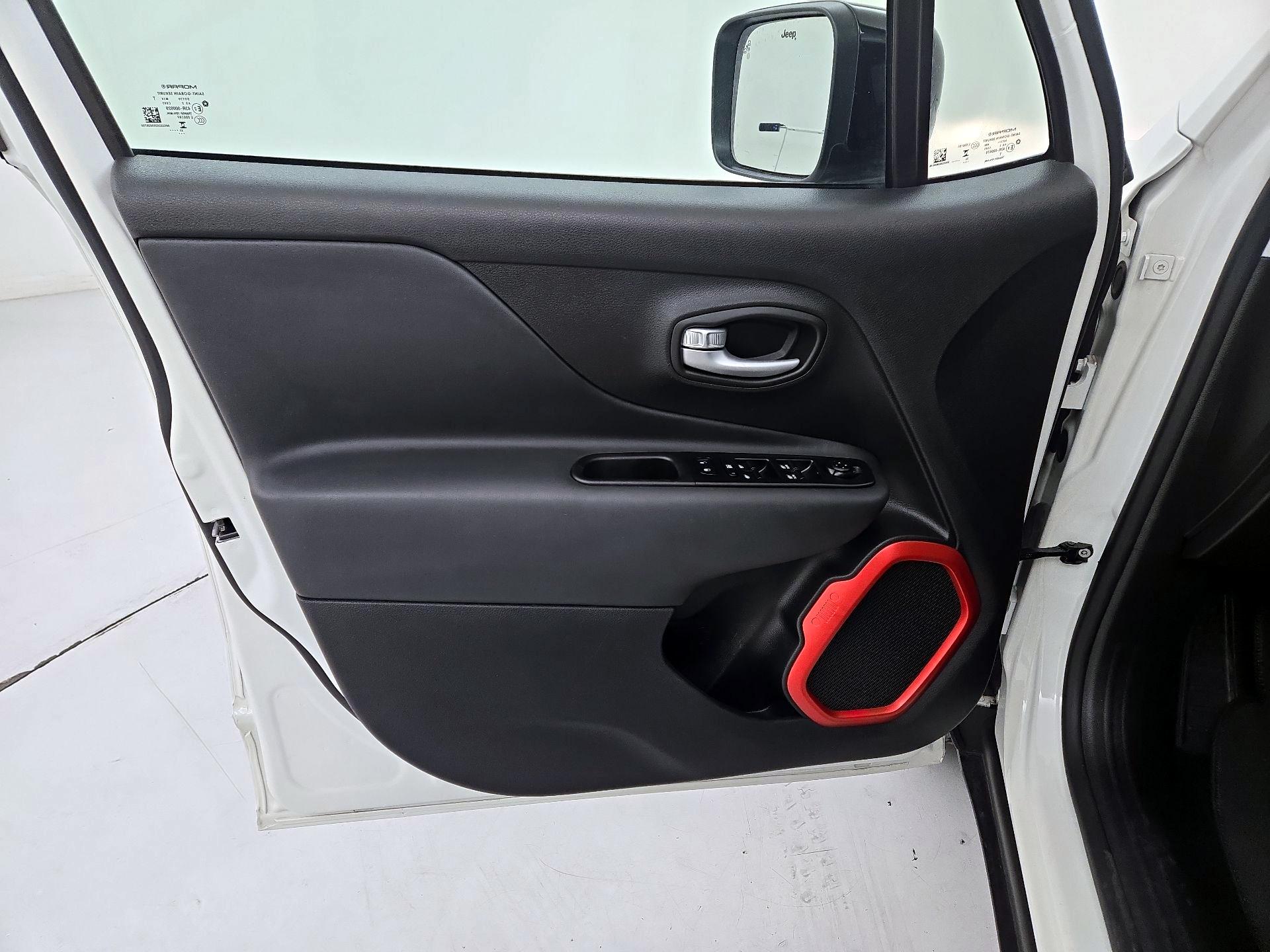 Thumbnail: 2023 Jeep Renegade - 10