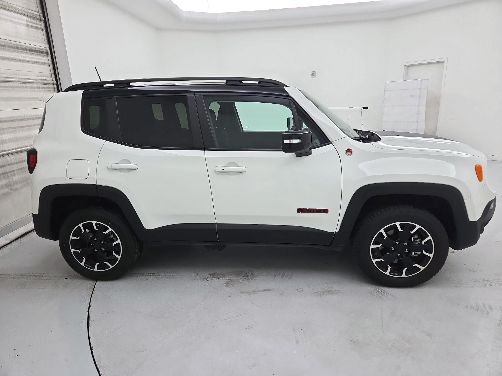 Thumbnail: 2023 Jeep Renegade - 4