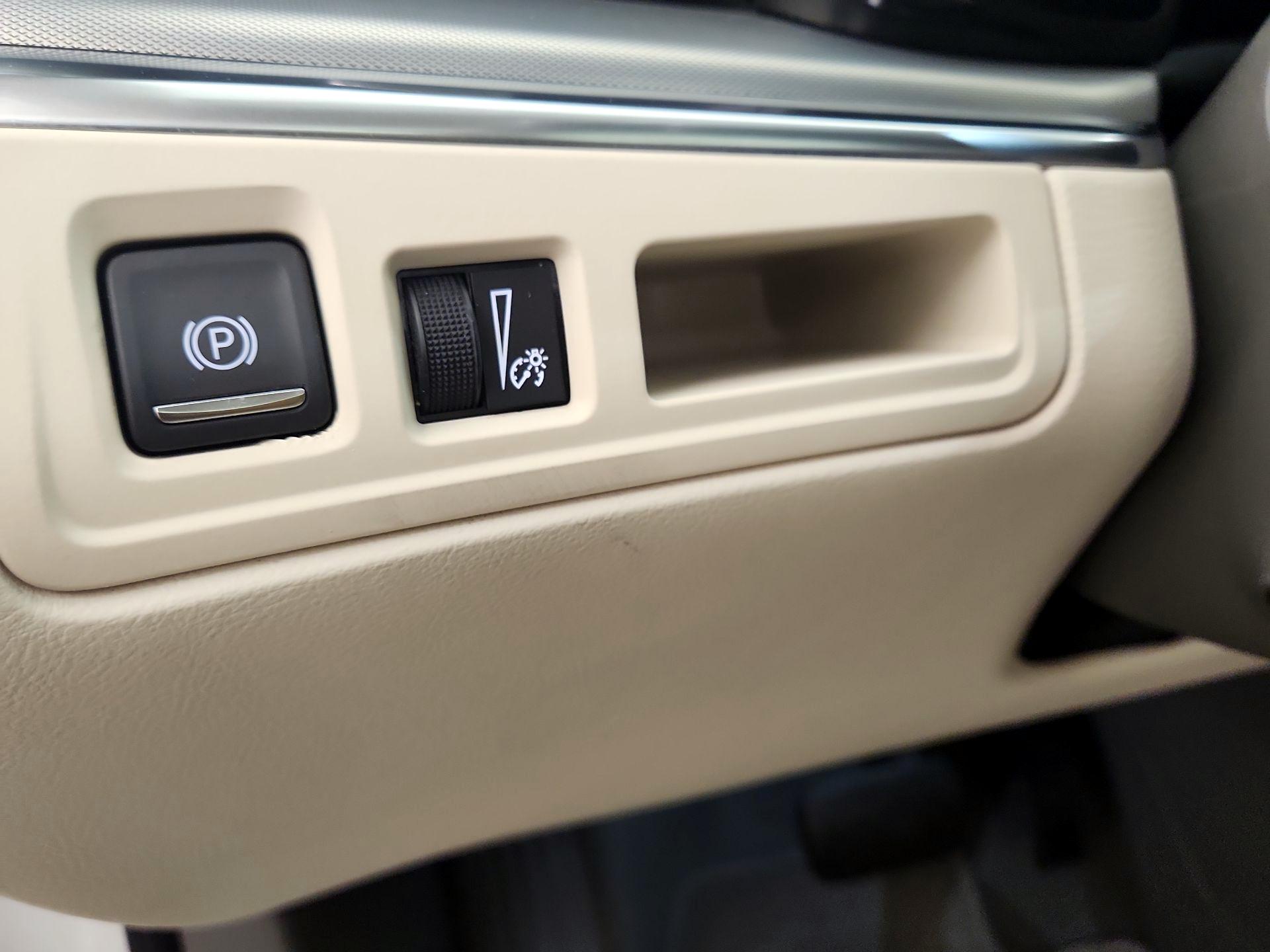 Thumbnail: 2023 Cadillac XT5 - 13
