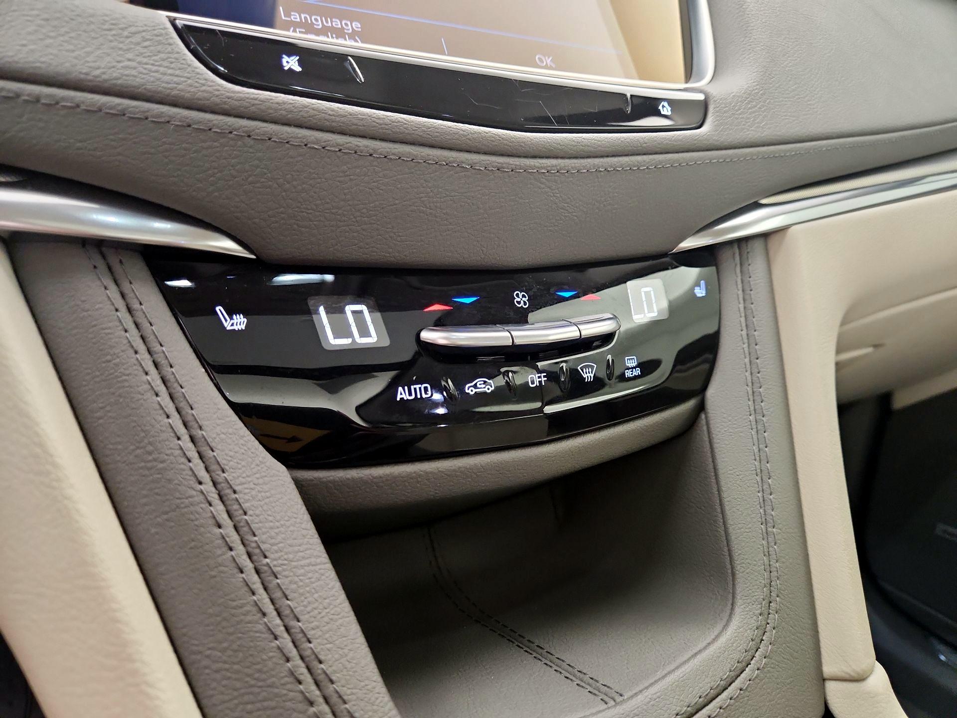 Thumbnail: 2023 Cadillac XT5 - 16