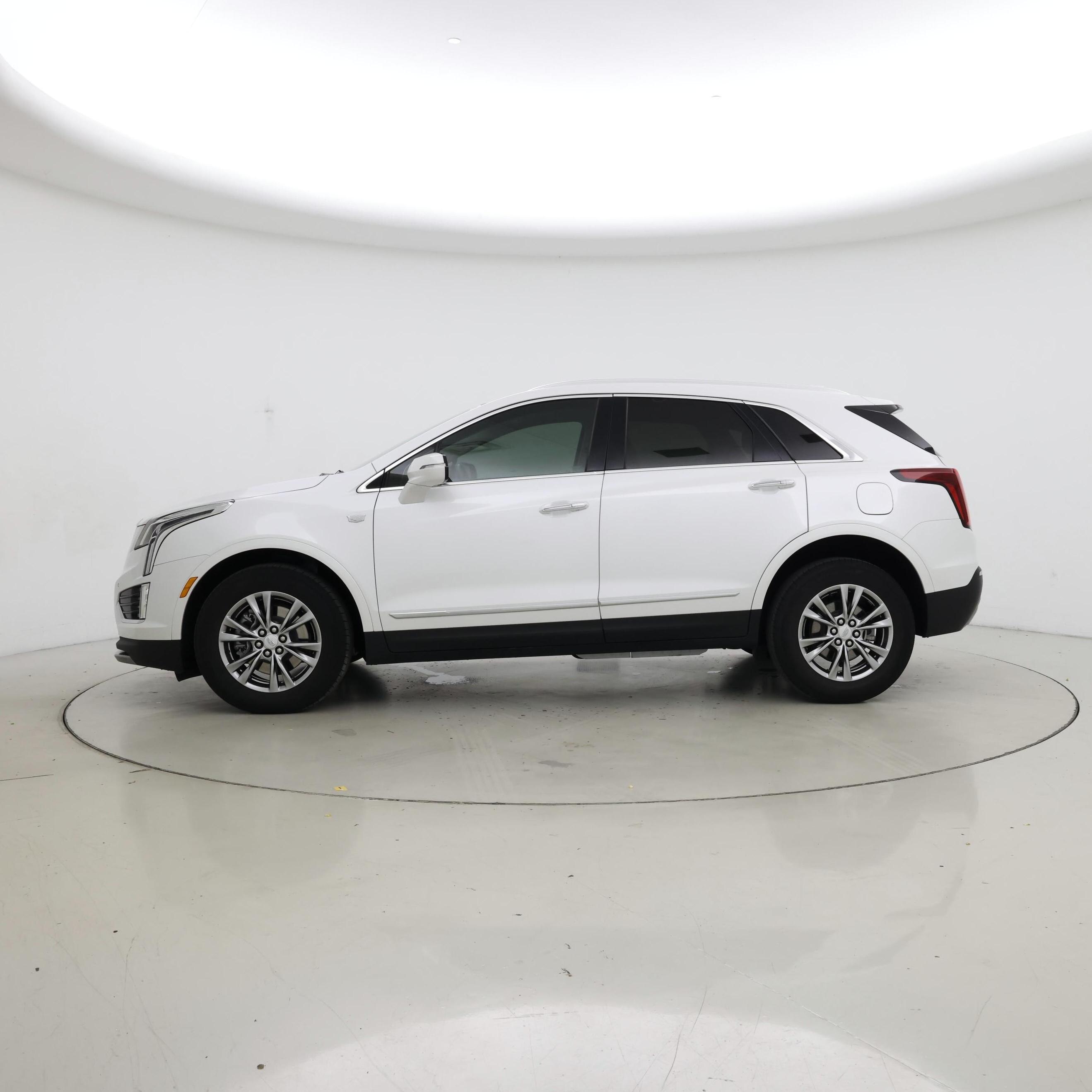 Thumbnail: 2023 Cadillac XT5 - 3