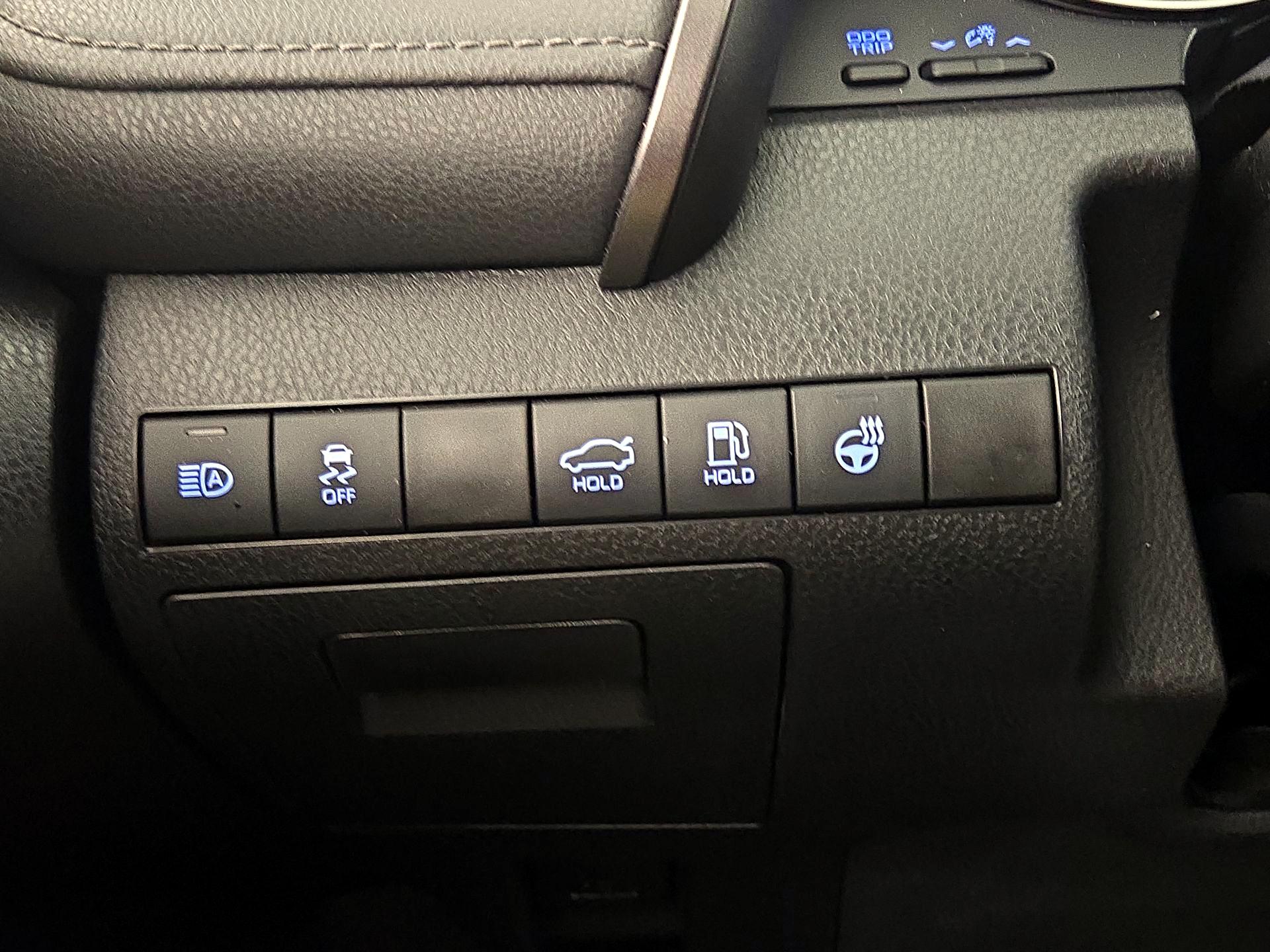 Thumbnail: 2022 Toyota Camry - 13