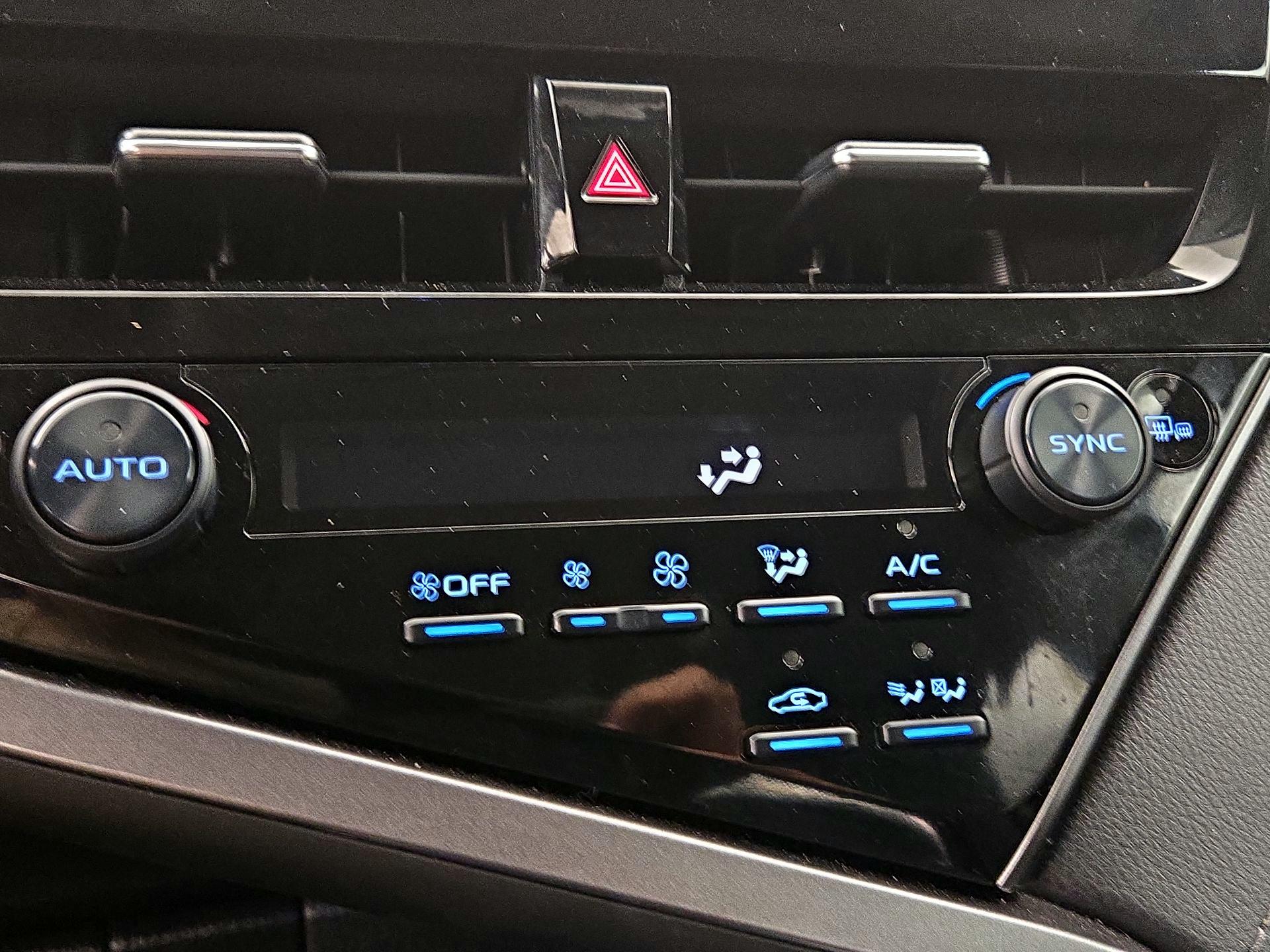 Thumbnail: 2022 Toyota Camry - 17